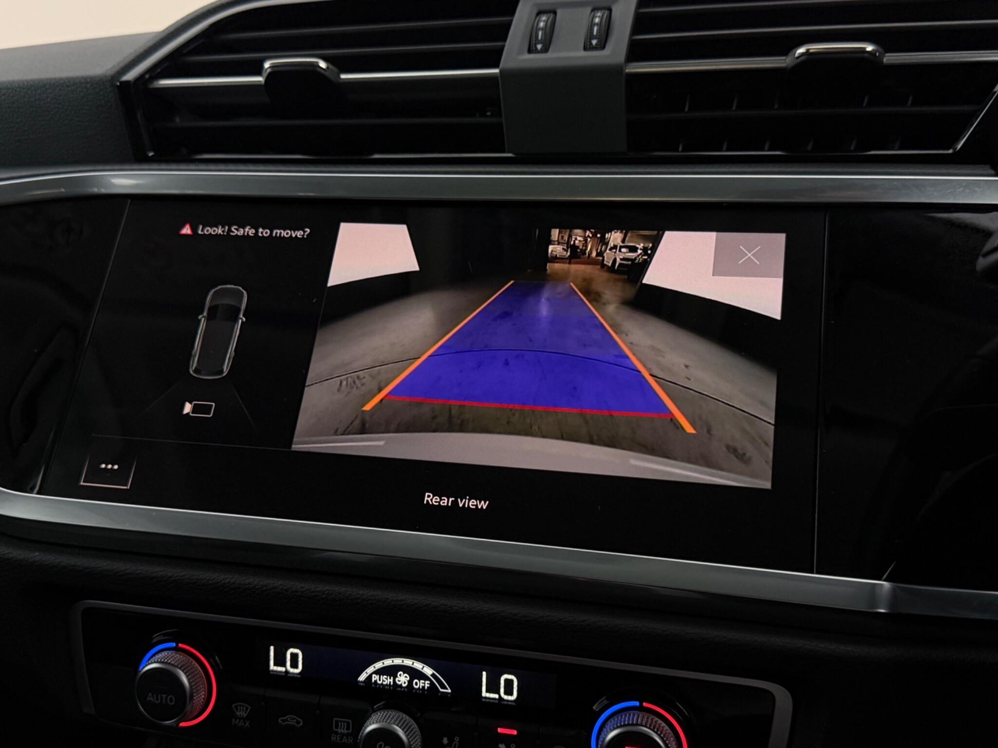 Audi Q3 view 29