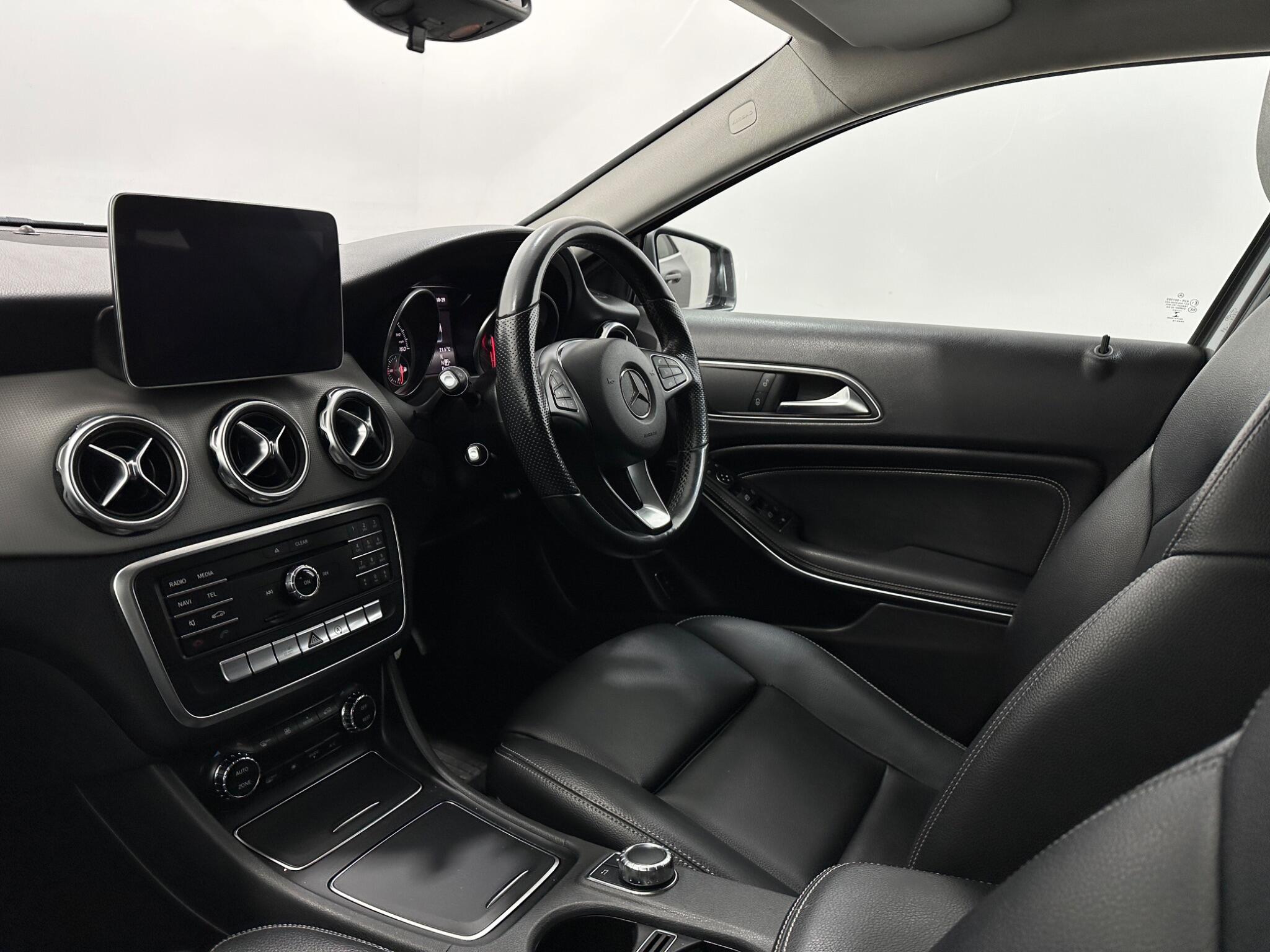 Mercedes-Benz Gla view 32