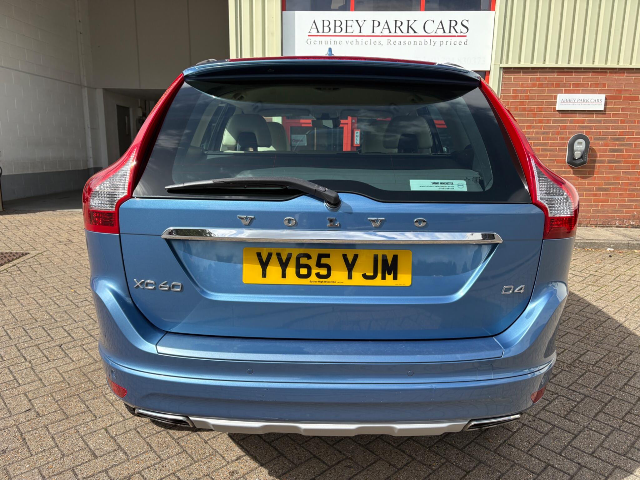 Volvo XC60 view 4