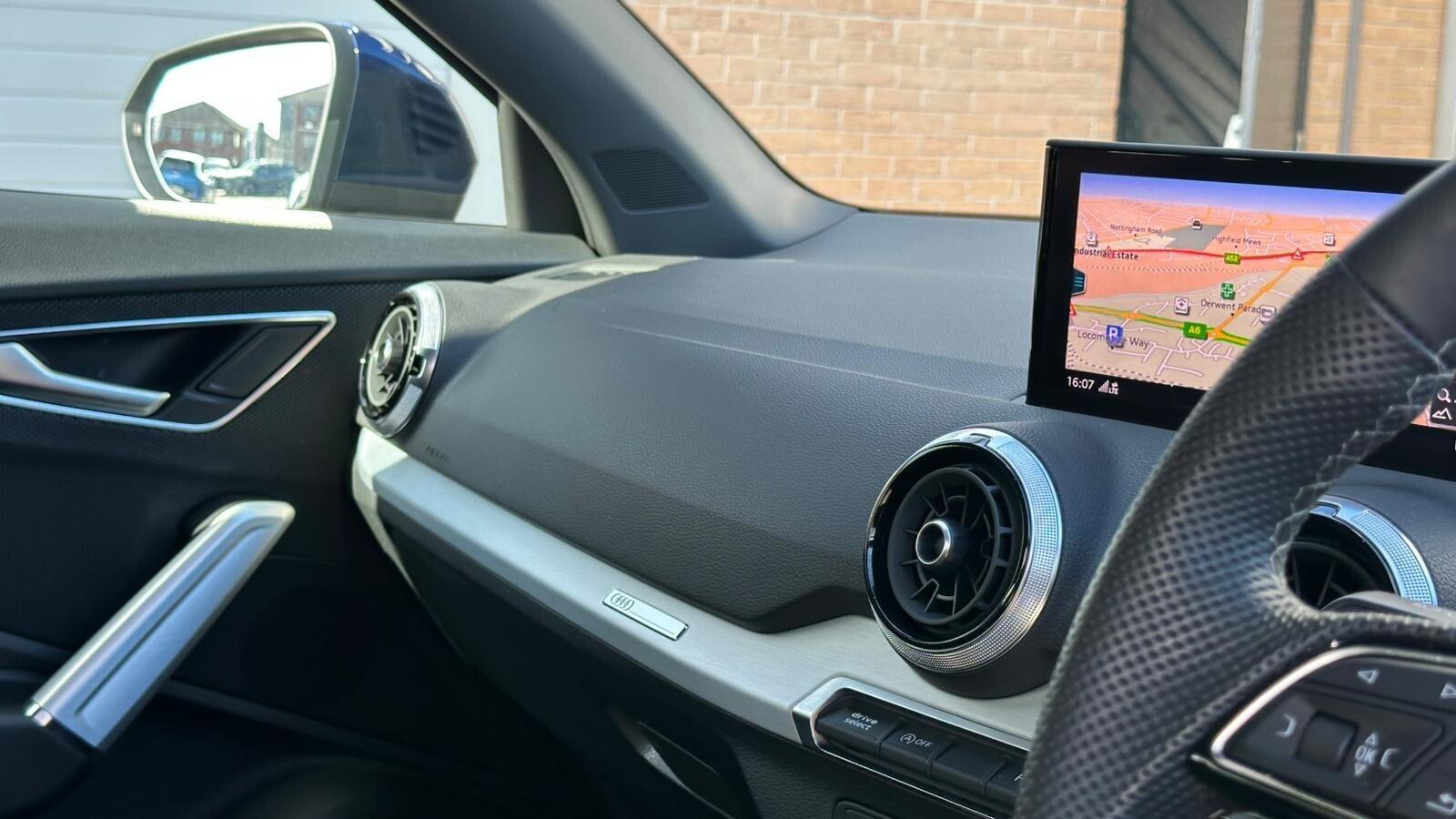 Audi Q2 view 26