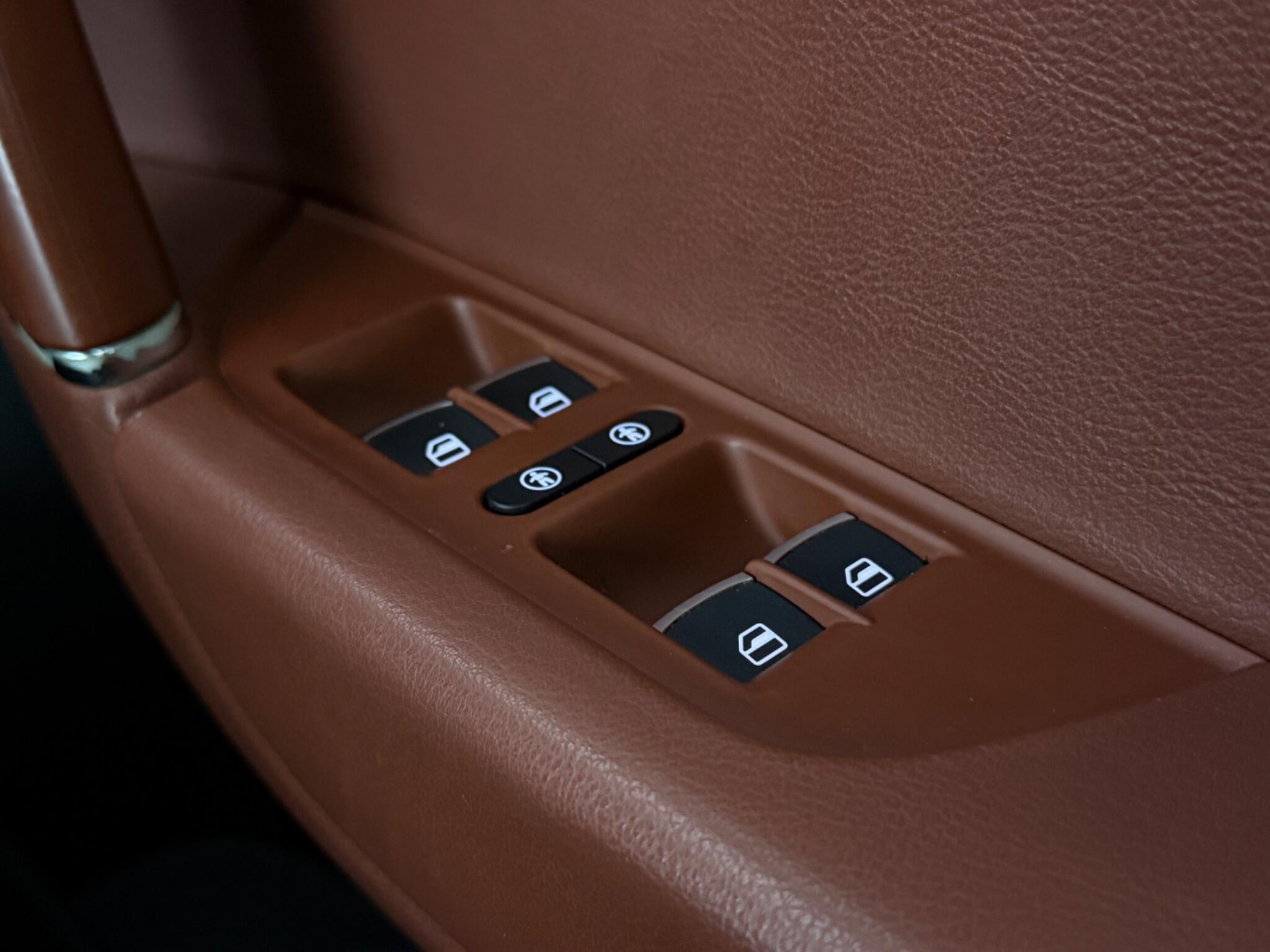 Volkswagen Touareg view 18