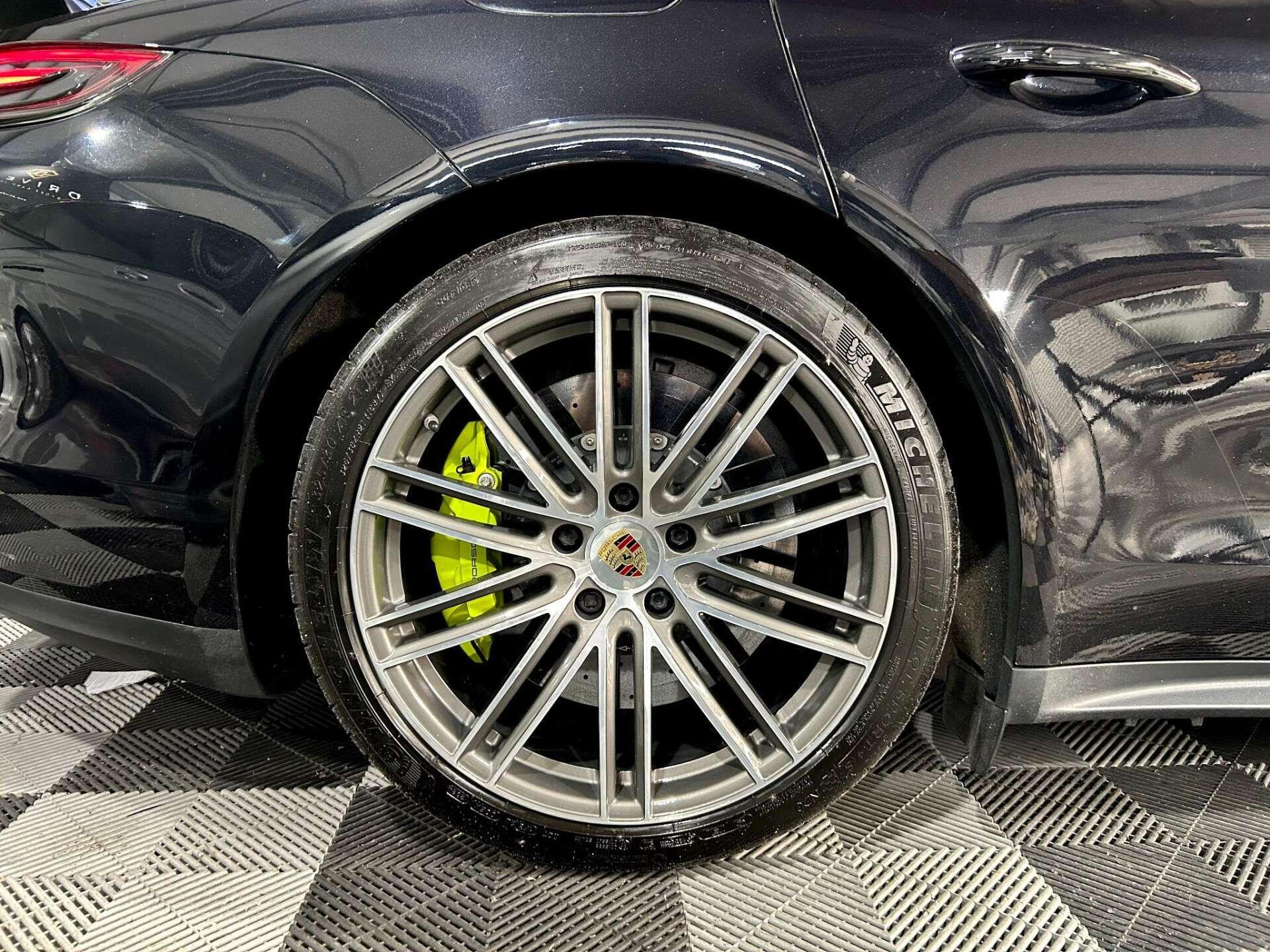 Porsche Panamera view 42