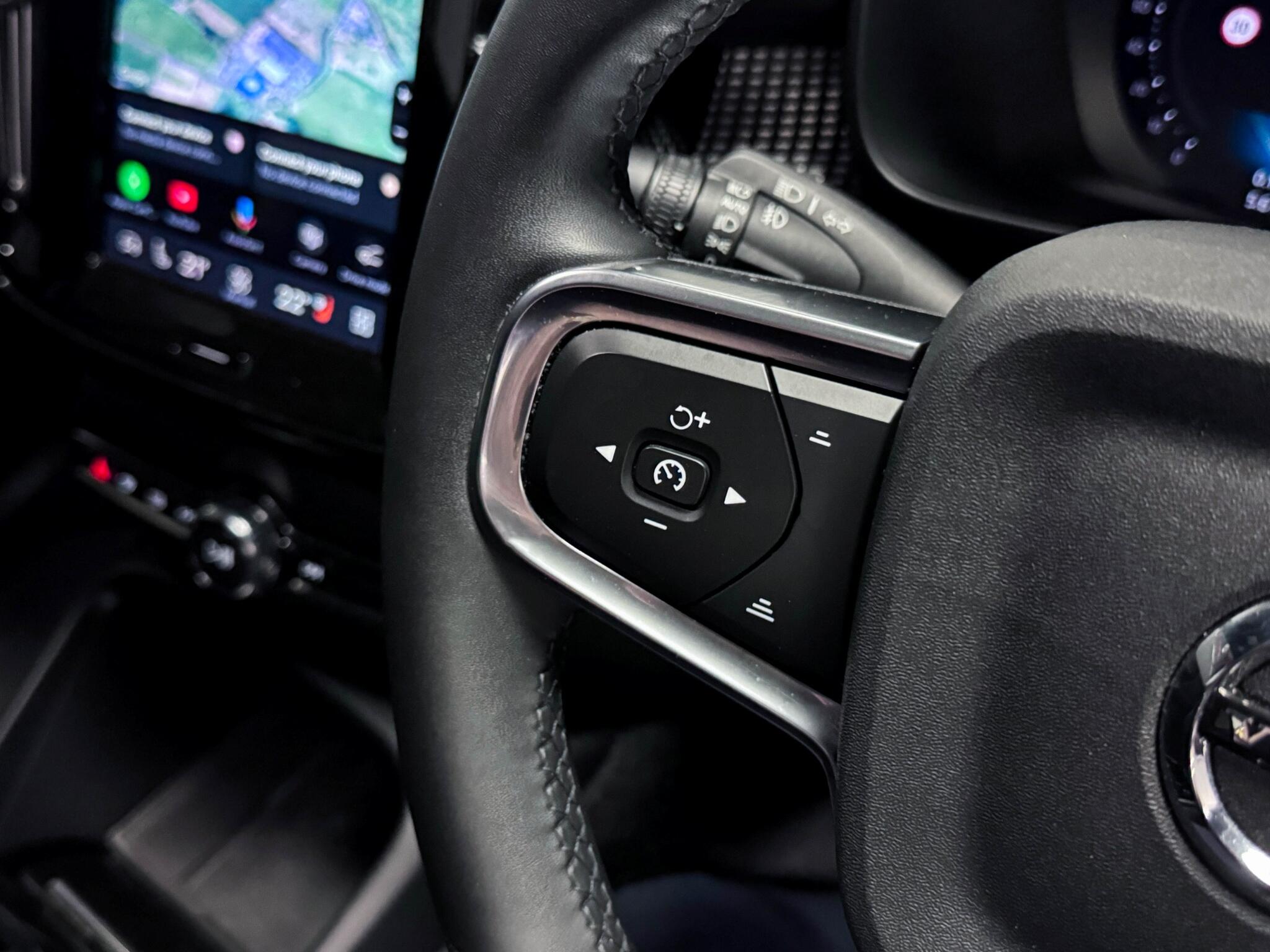 Volvo XC40 view 12