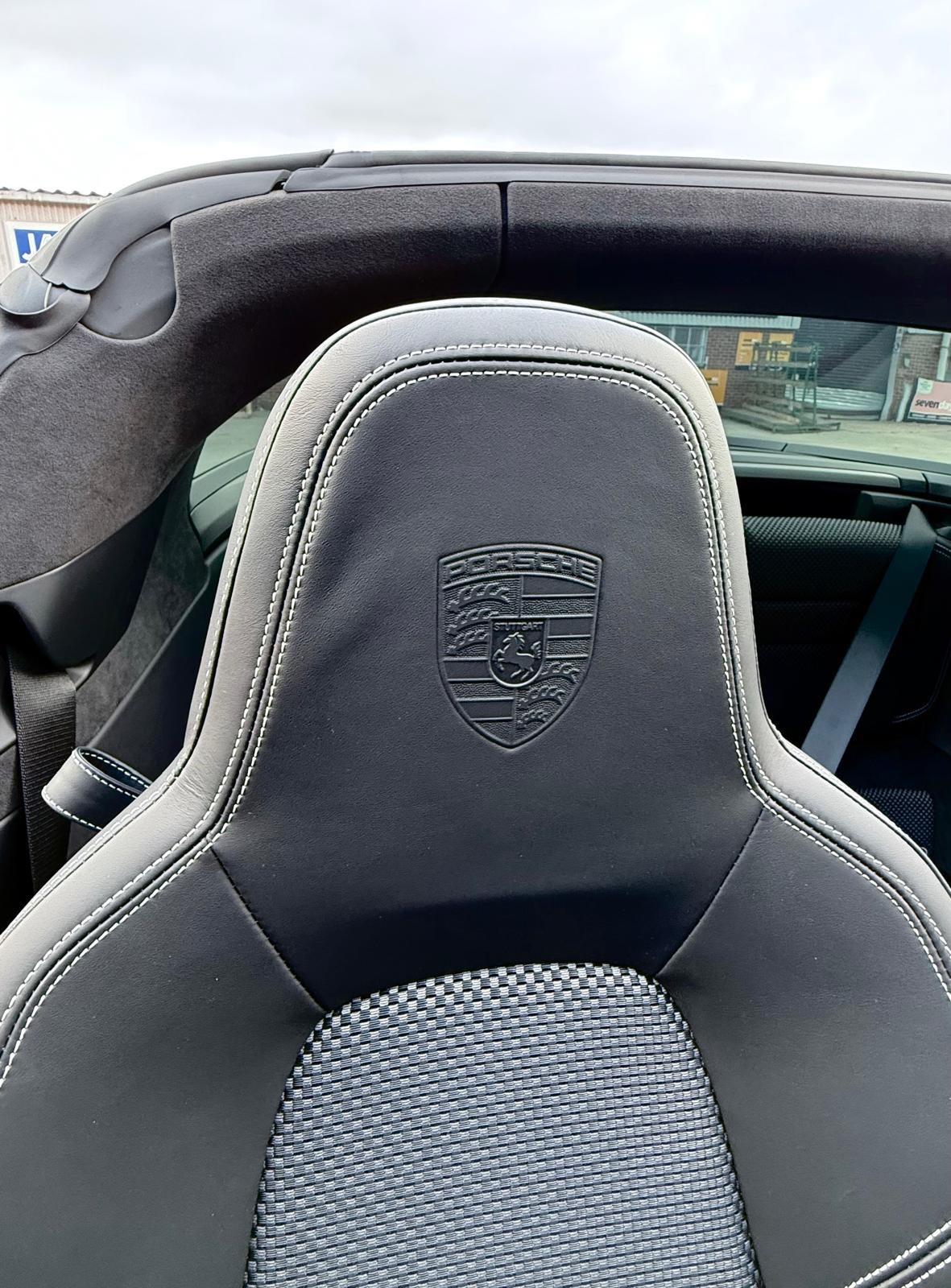 Porsche 911 view 85