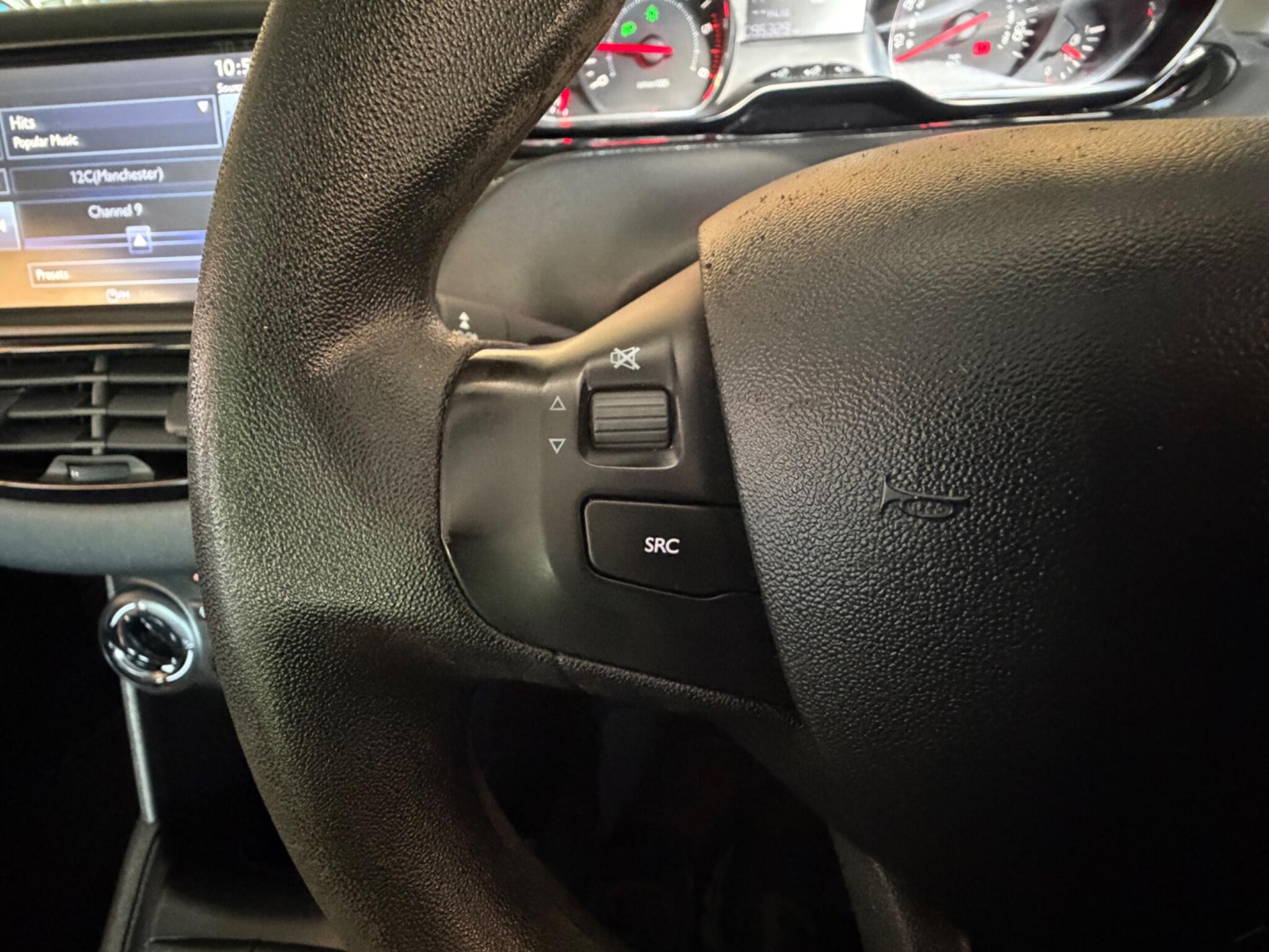 Peugeot 208 view 26