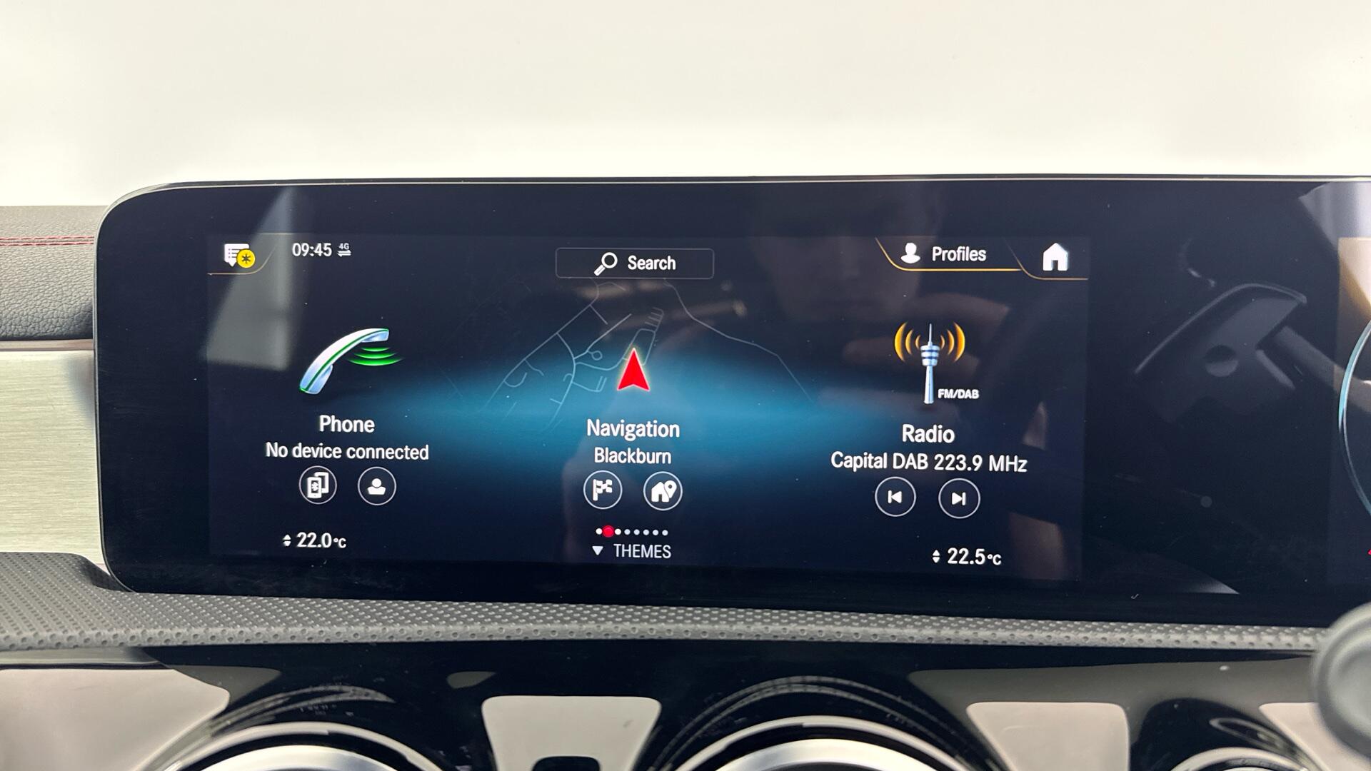 Mercedes-Benz Cla view 12