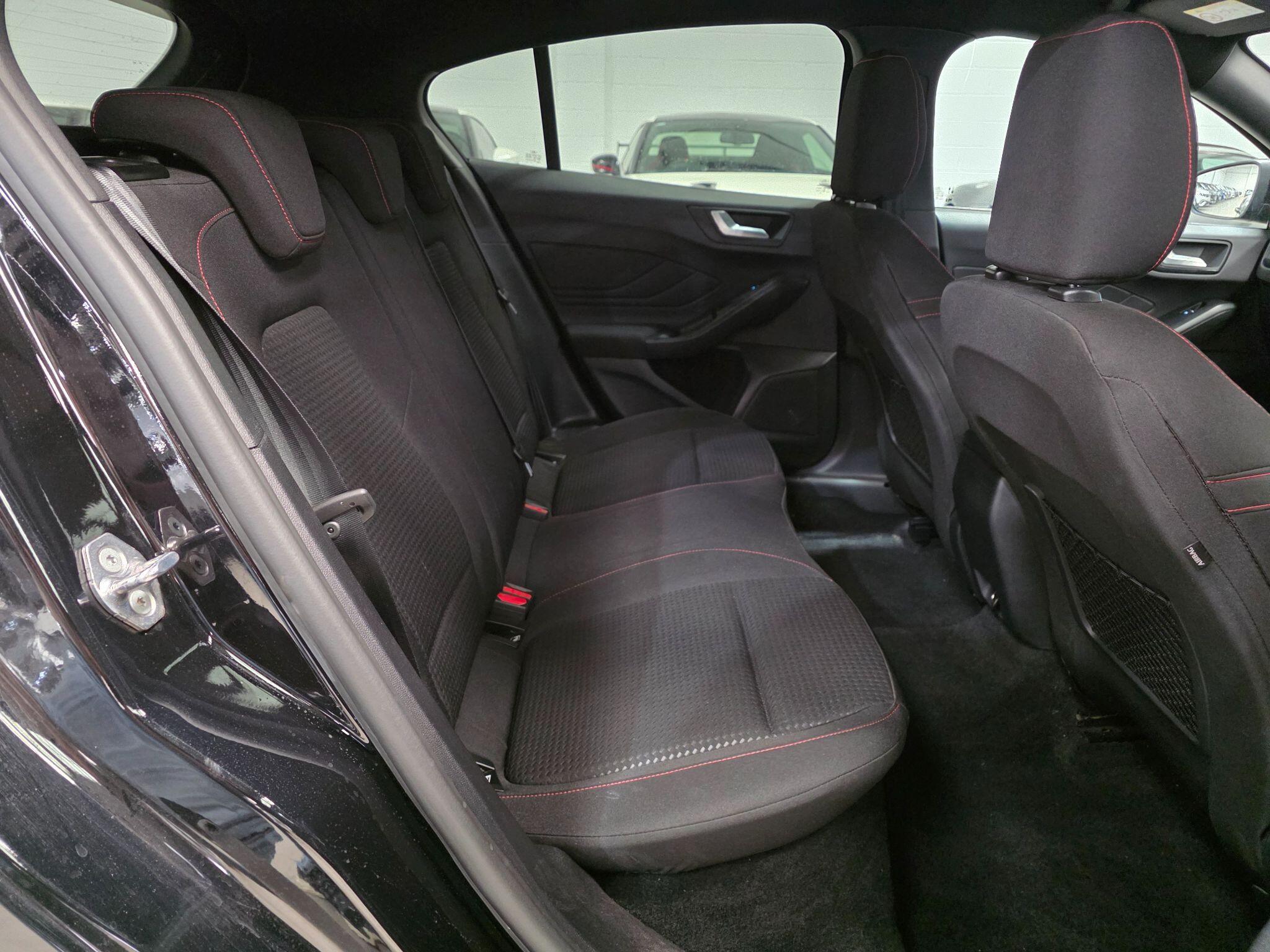 Ford Focus view 20