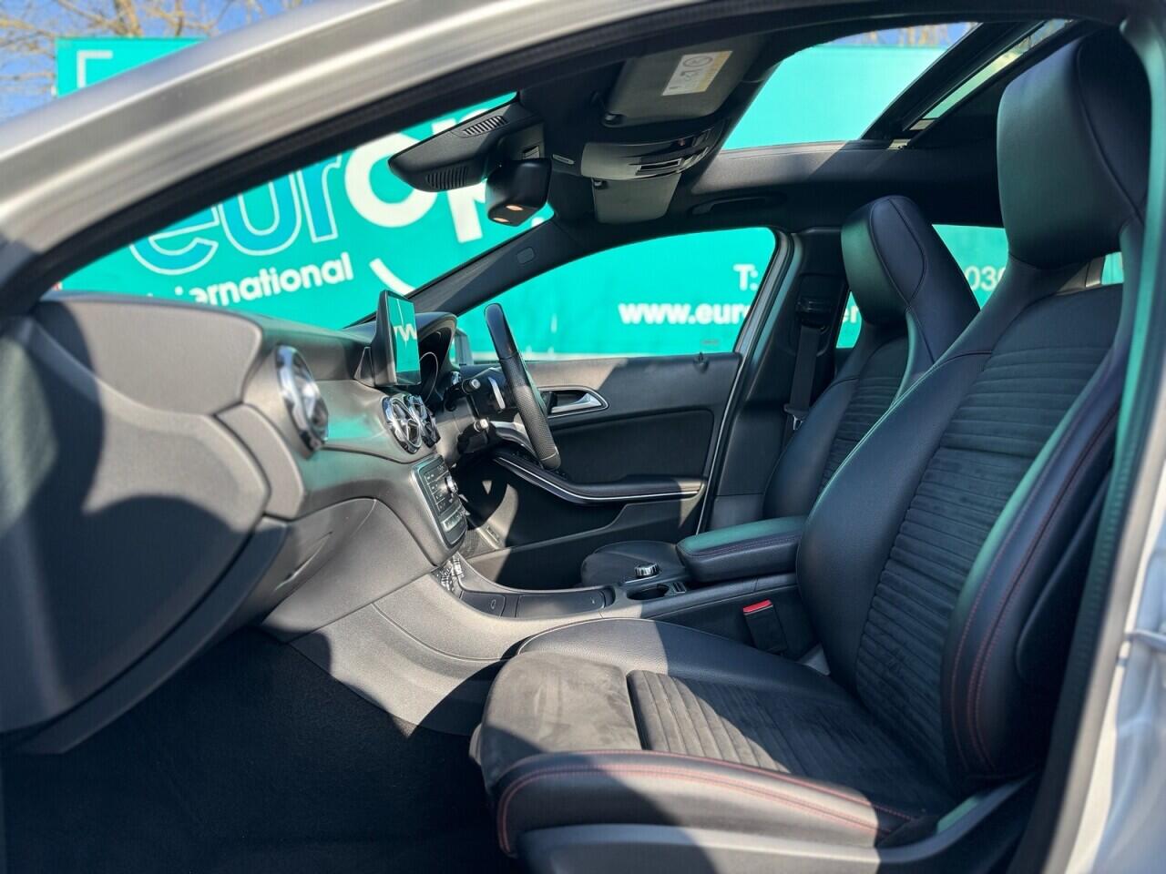 Mercedes-Benz Gla view 12
