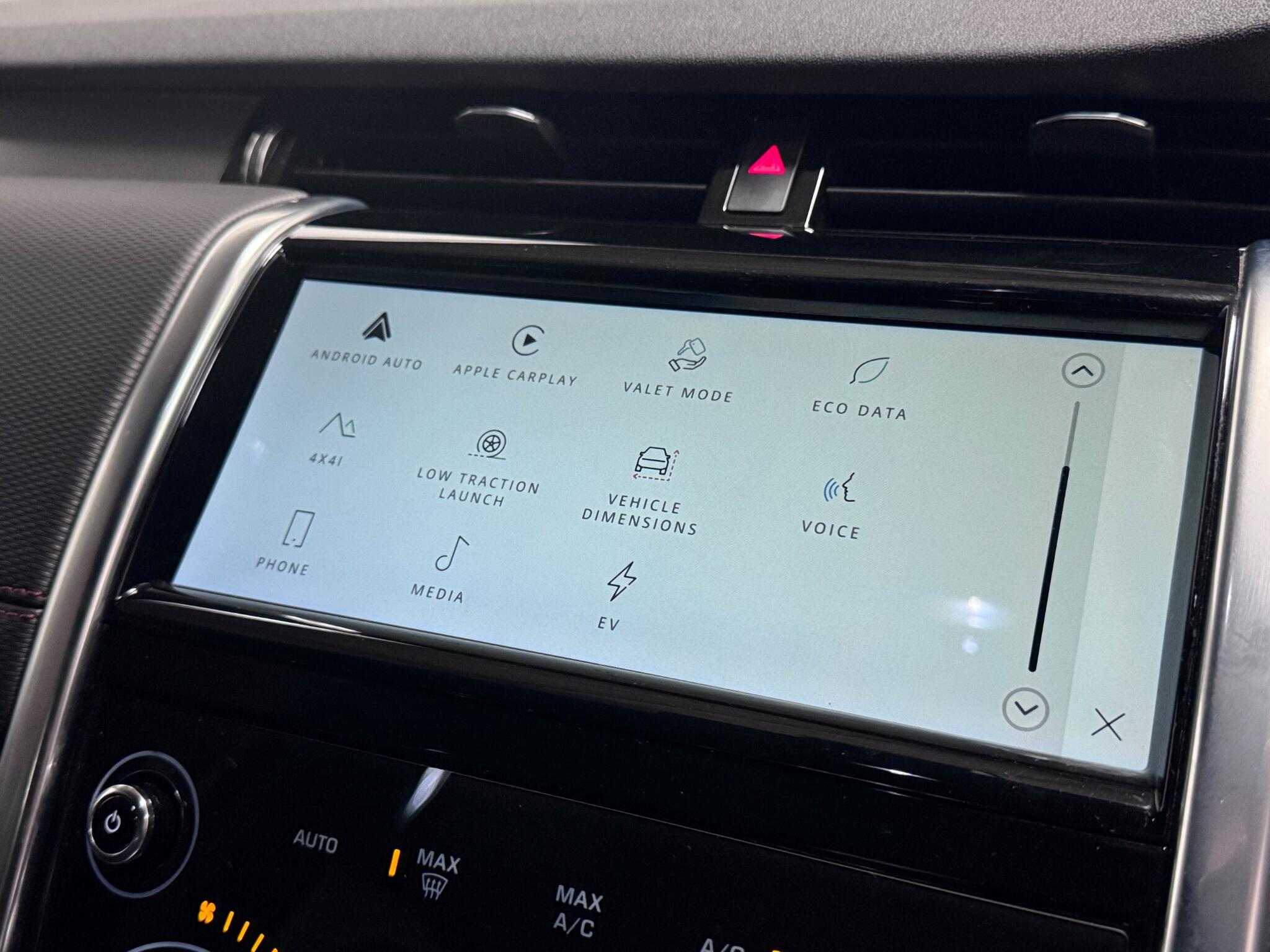 Land Rover Discovery Sport view 44