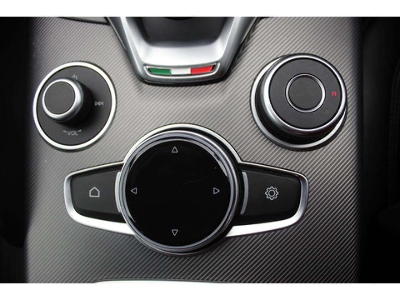 Alfa Romeo Giulia view 30