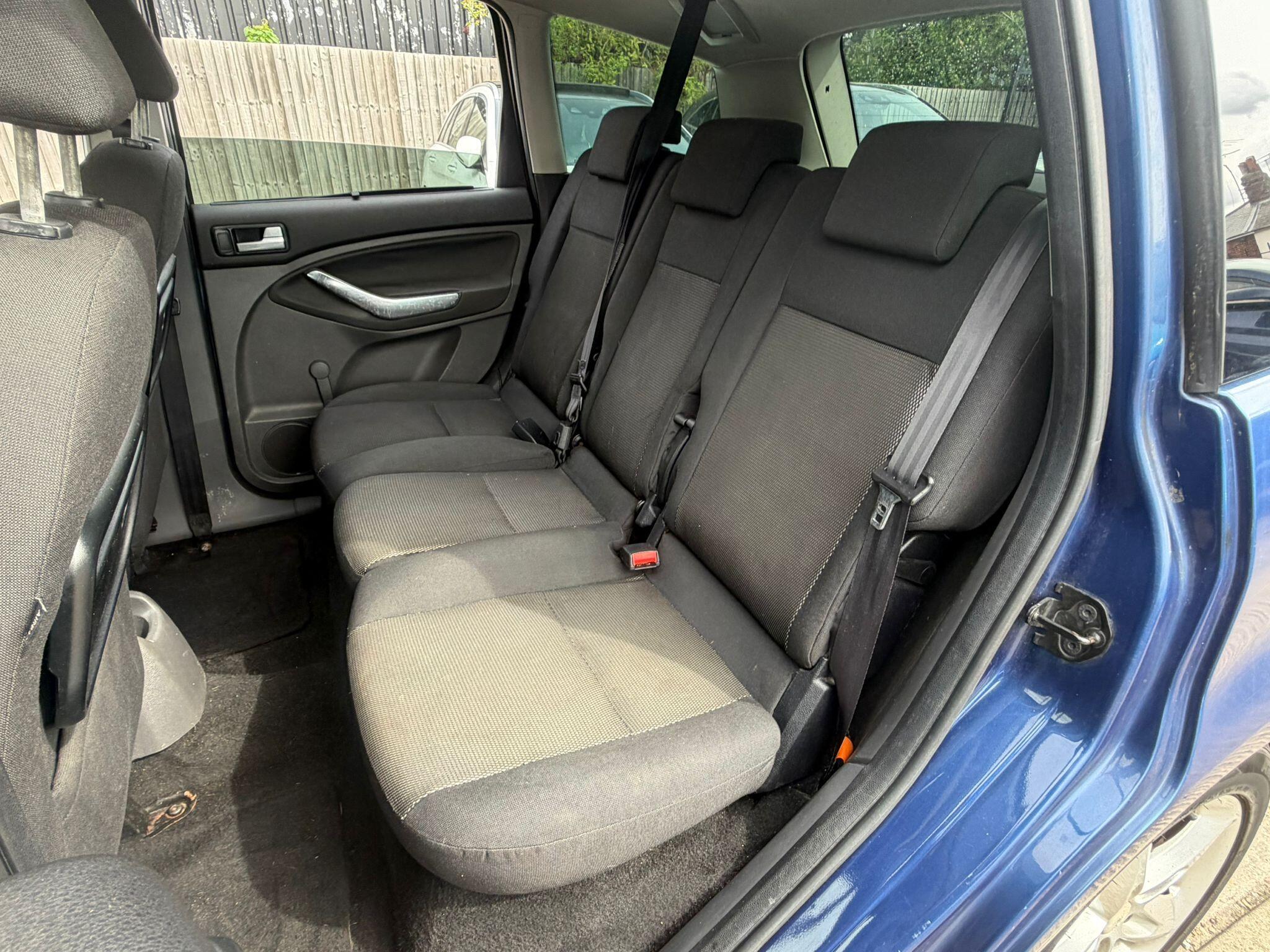 Ford C-Max view 16