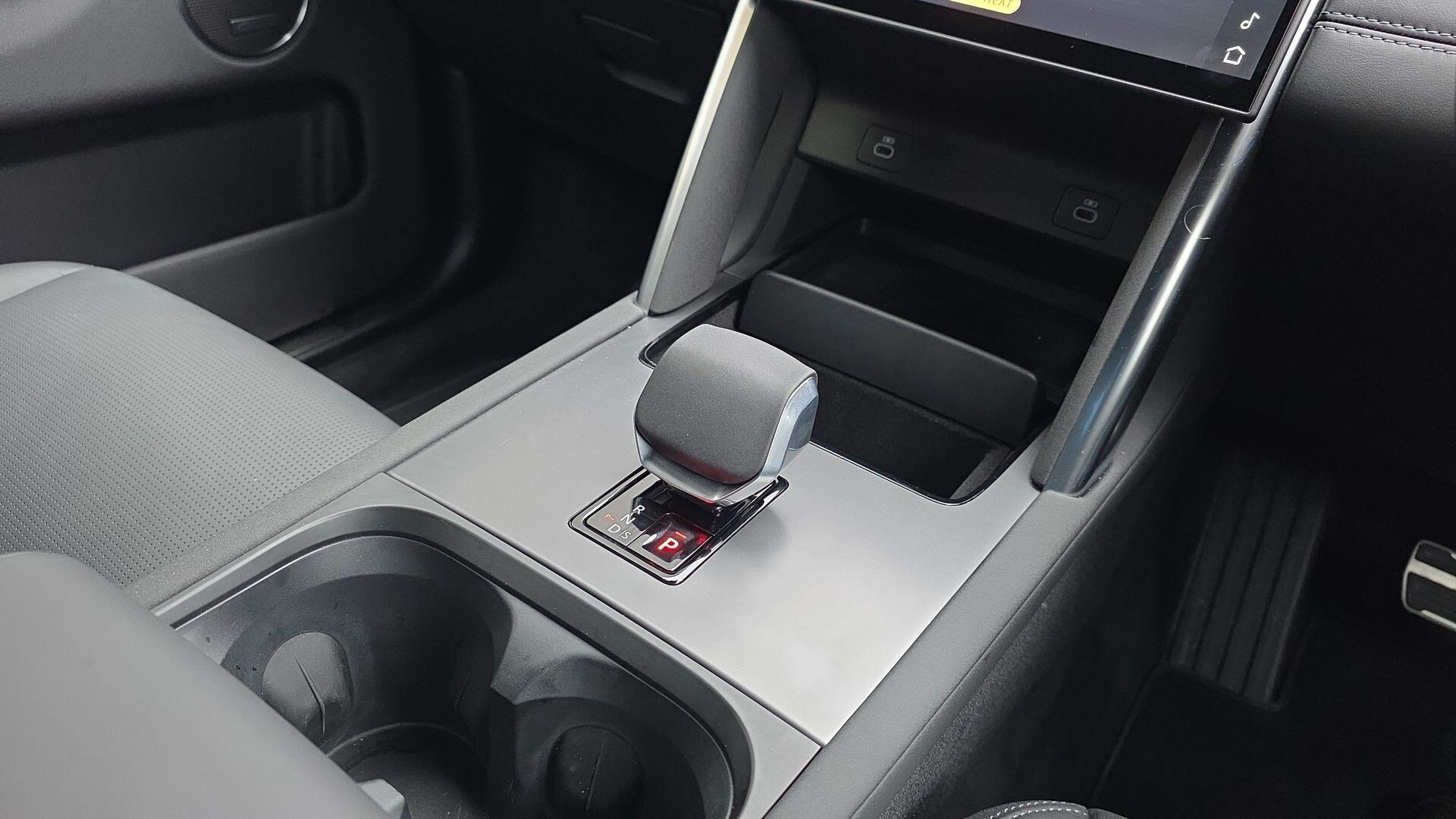 Land Rover Discovery Sport view 30