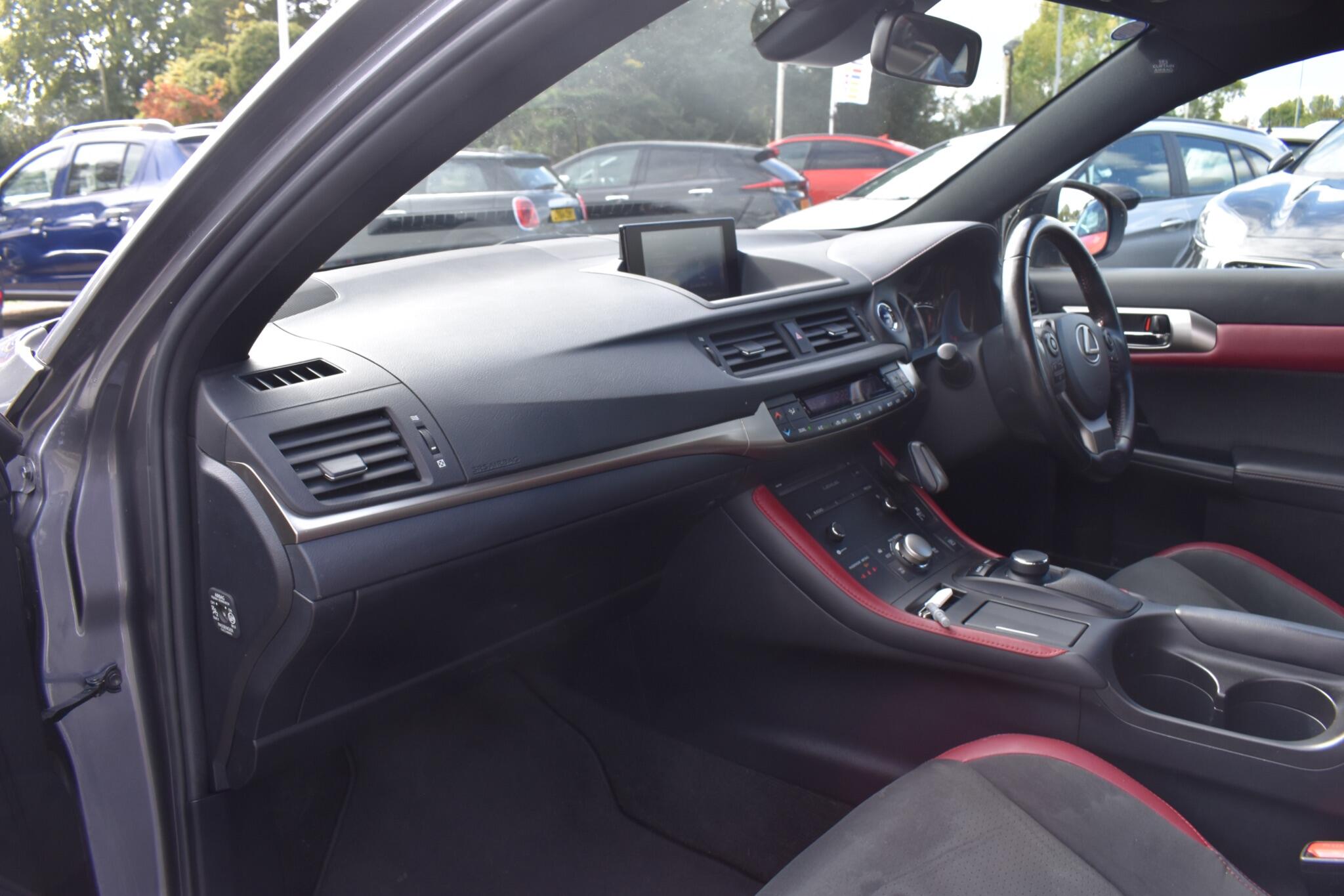 CT - 1.8 200h E-CVT Euro 6 (s/s) 5dr - Image 16