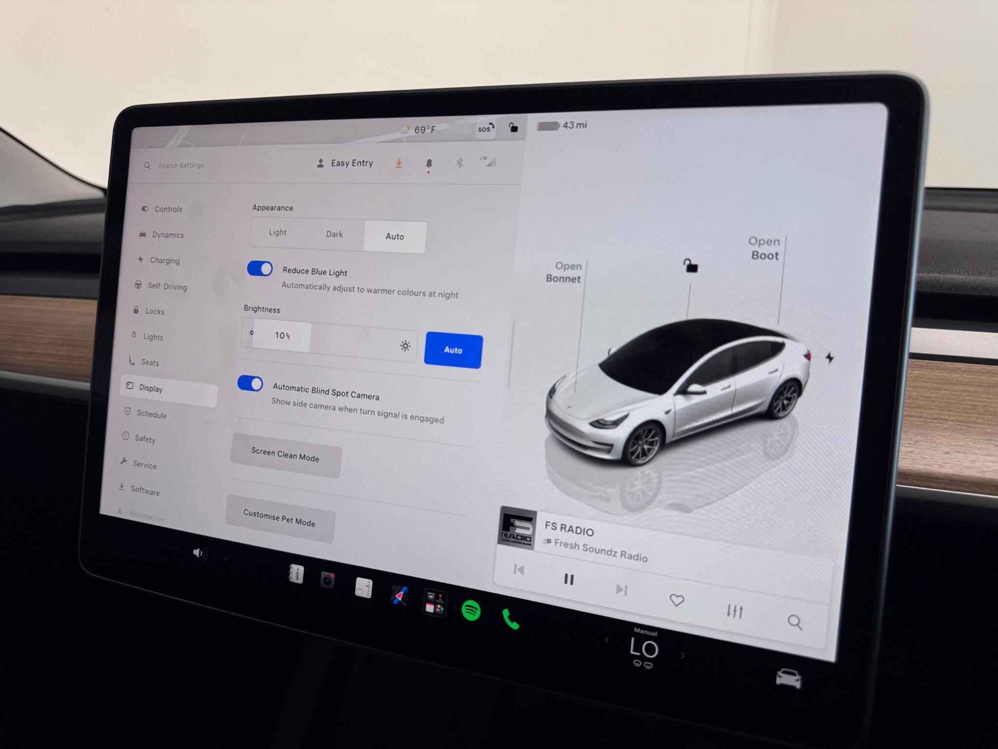 Tesla Model 3 view 44