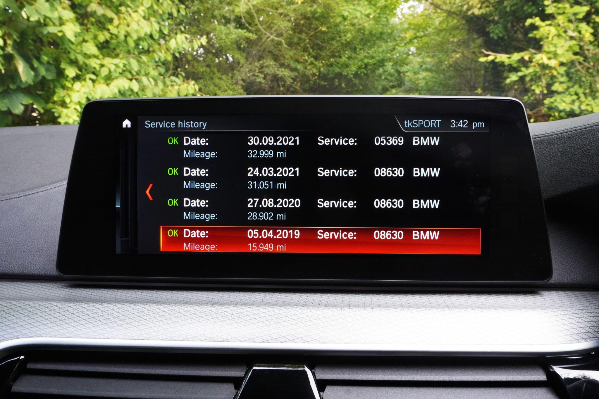 BMW 5 Series view 35