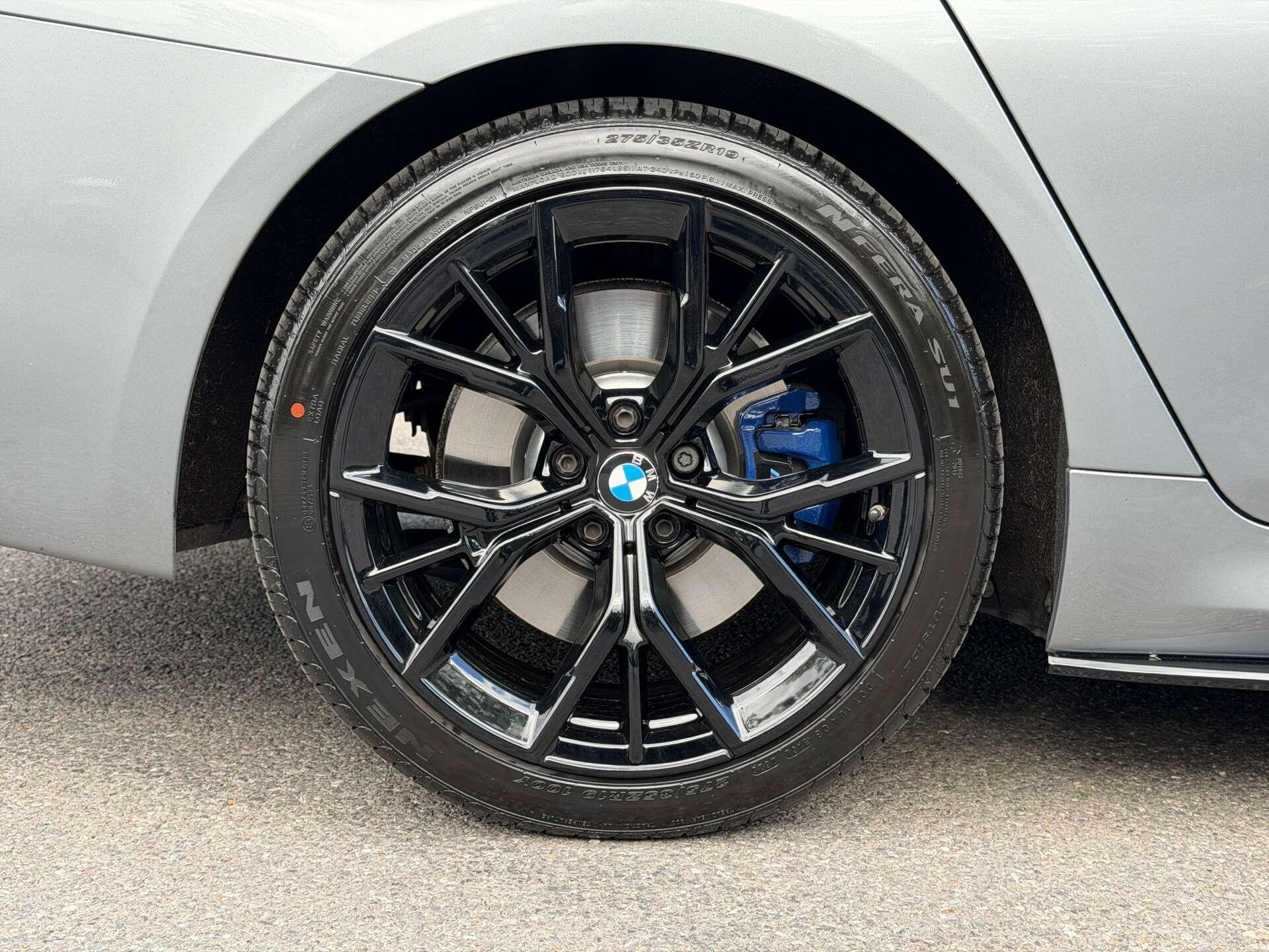 BMW 5 Series view 52