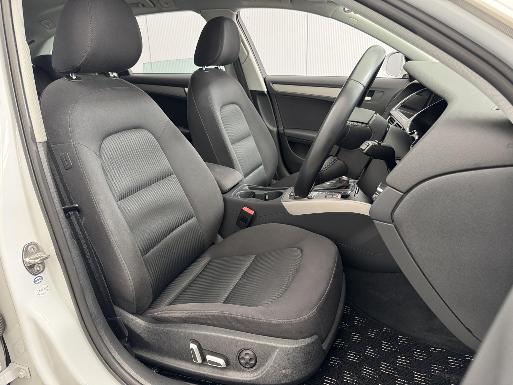 Audi A4 Avant view 55