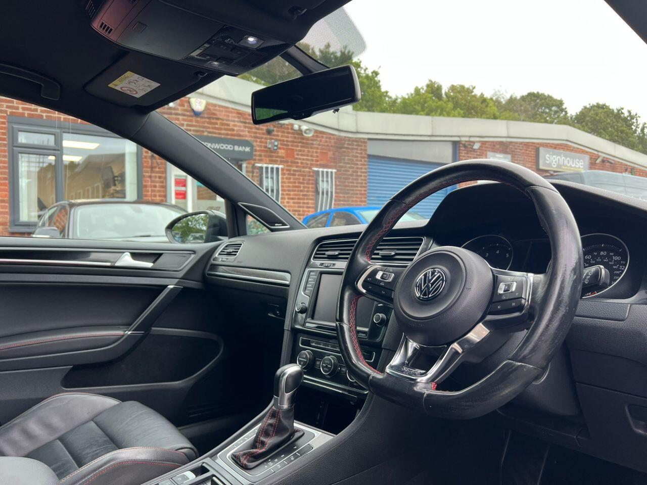 Volkswagen Golf view 14