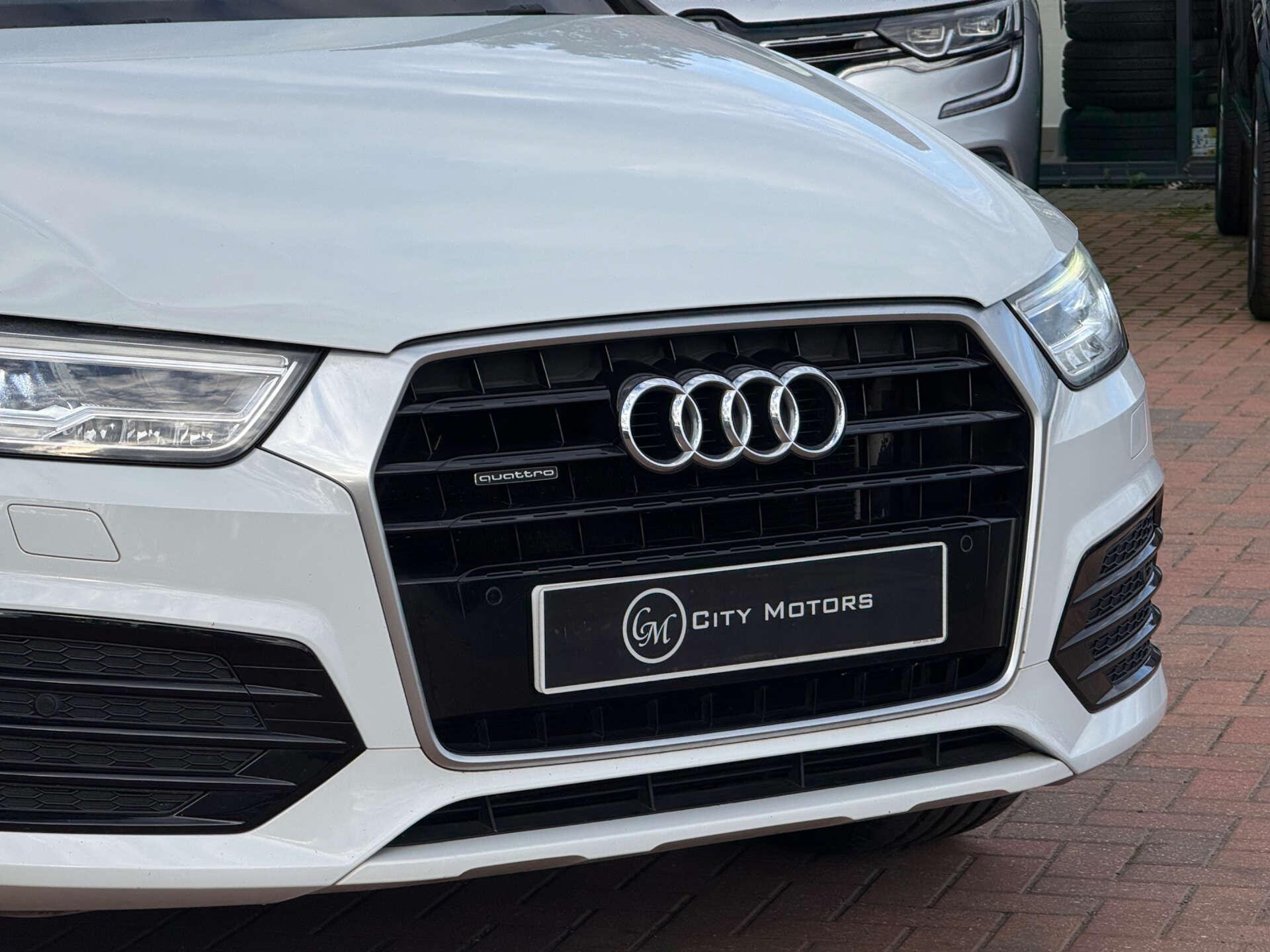 Audi Q3 view 14