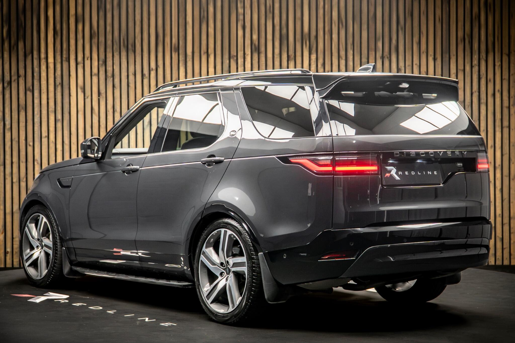Land Rover Discovery view 3