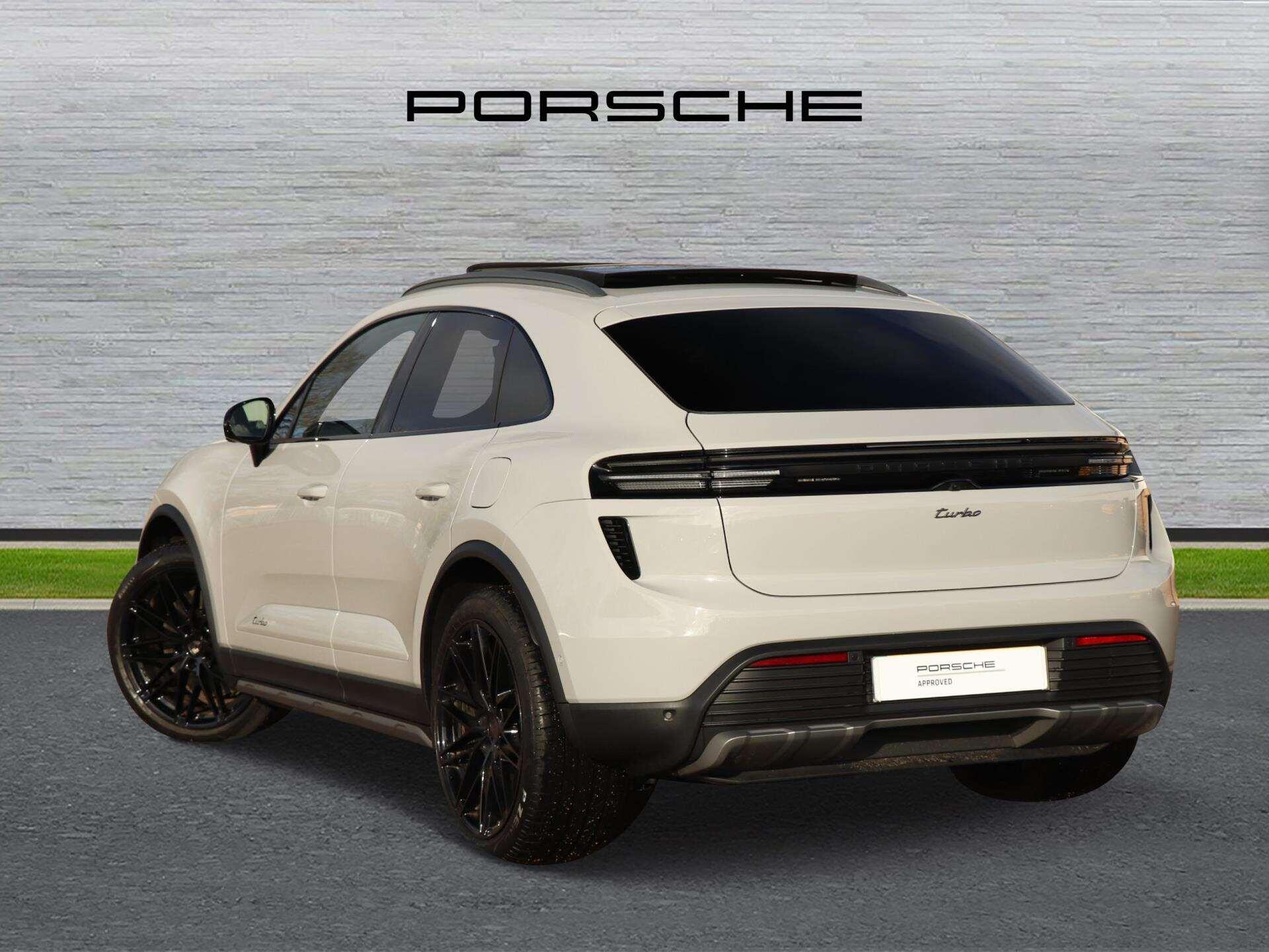 Porsche Macan view 5
