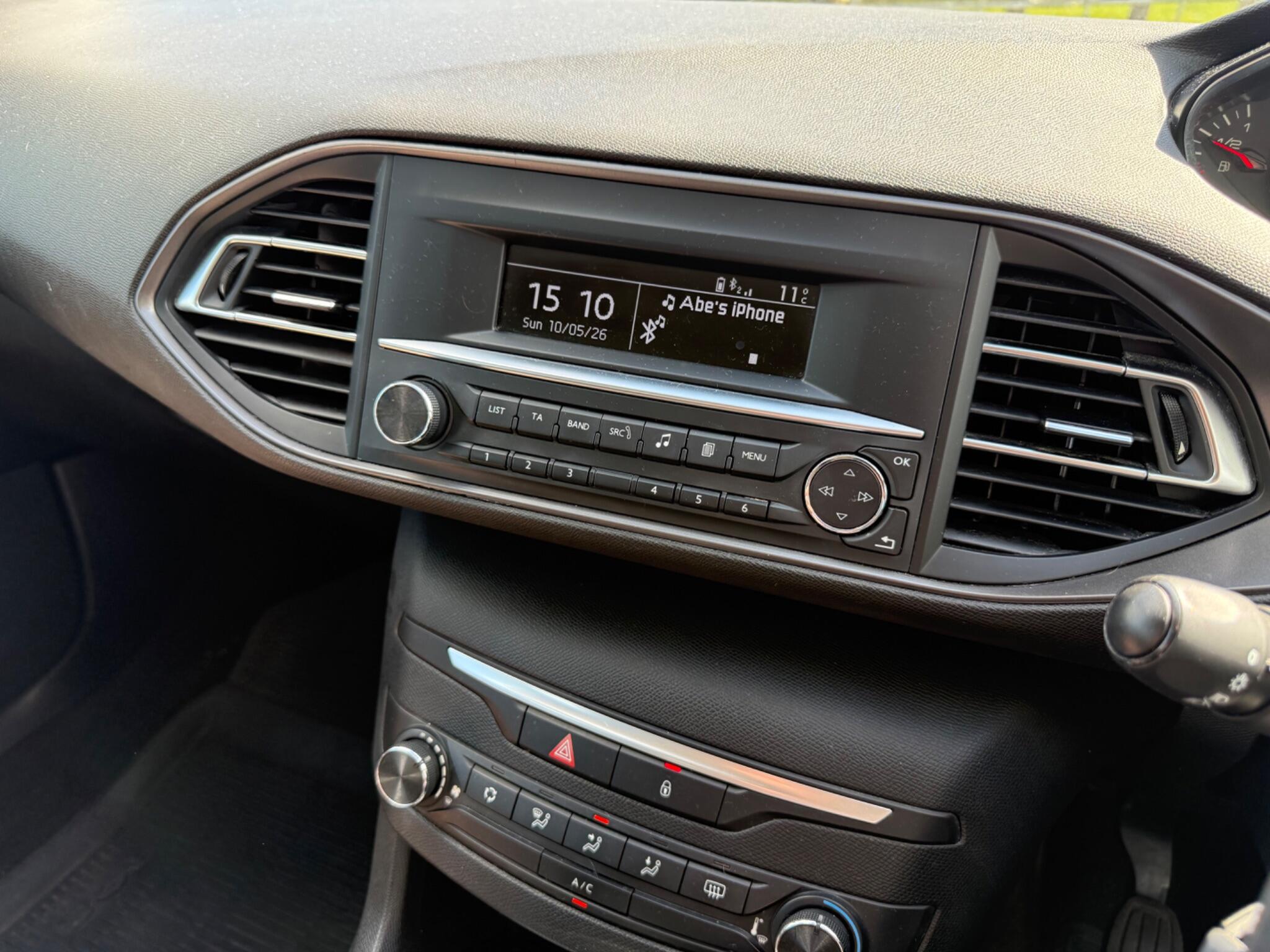 Peugeot 308 1.2 PureTech Access Euro 6 (s/s) 5dr — photo 49 of 100