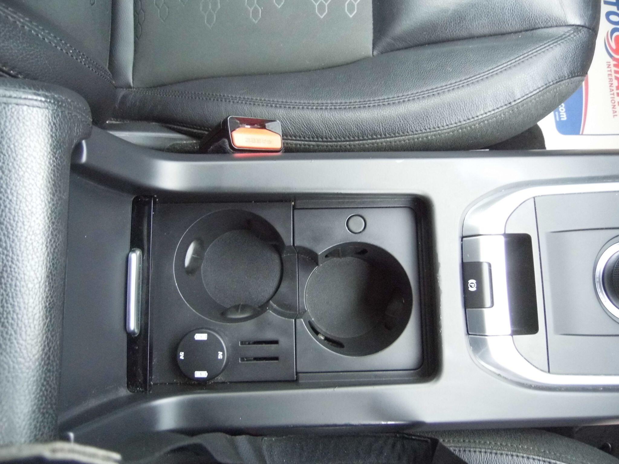 Land Rover Discovery Sport view 40