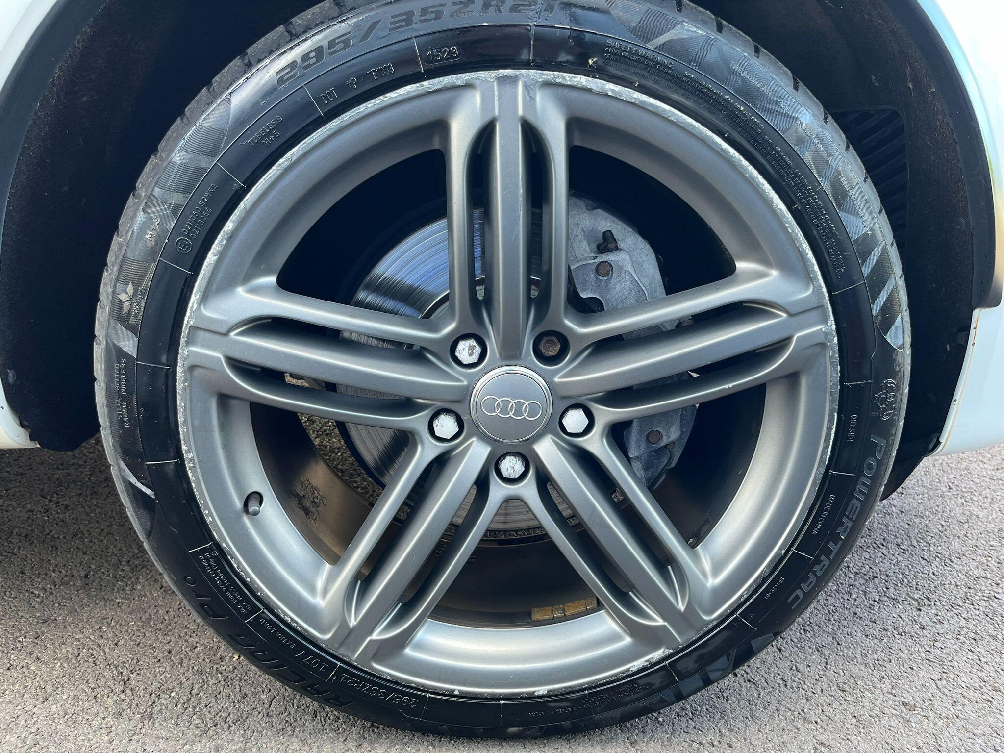 Audi Q7 view 31