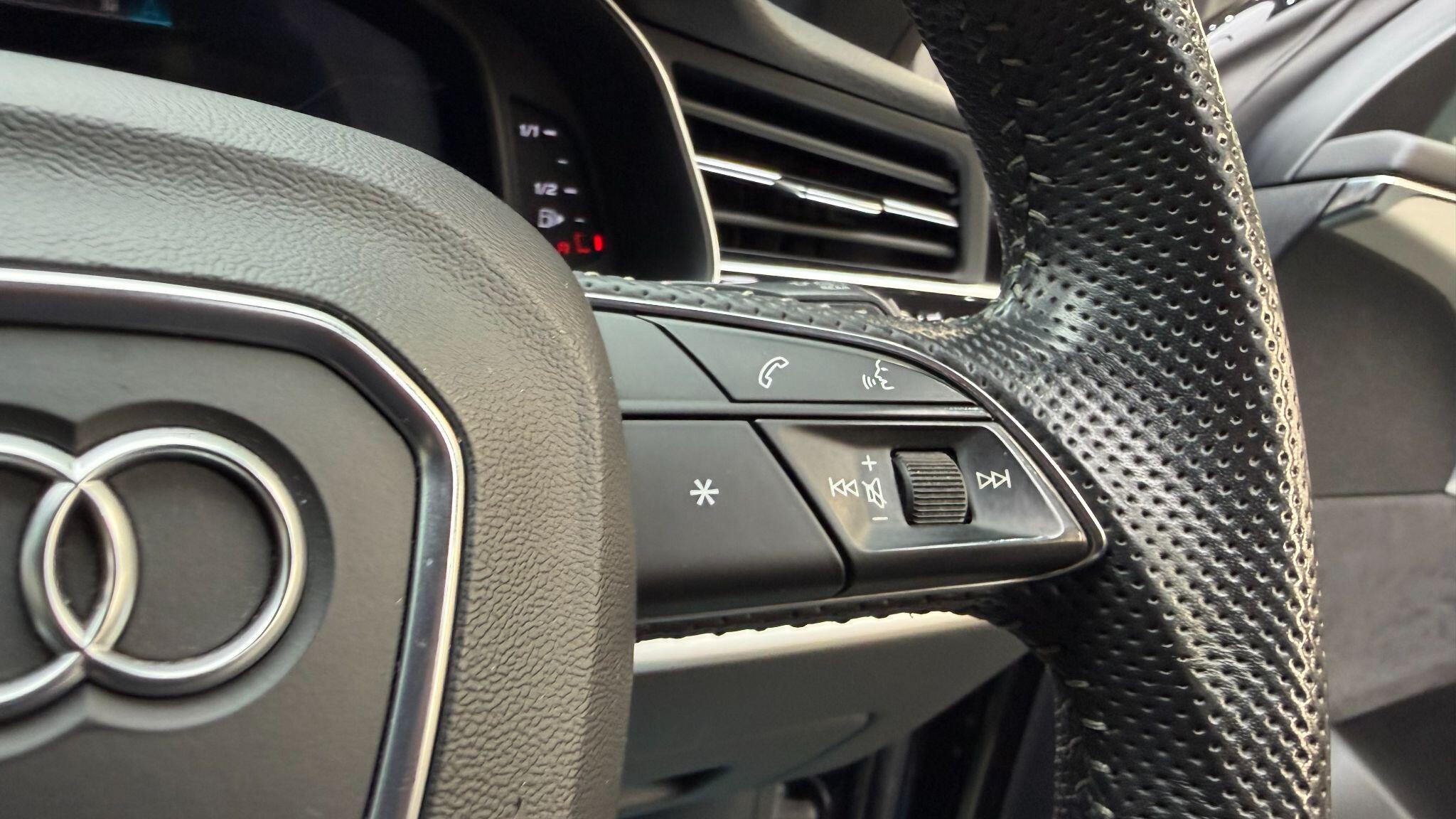 Audi Q8 view 18