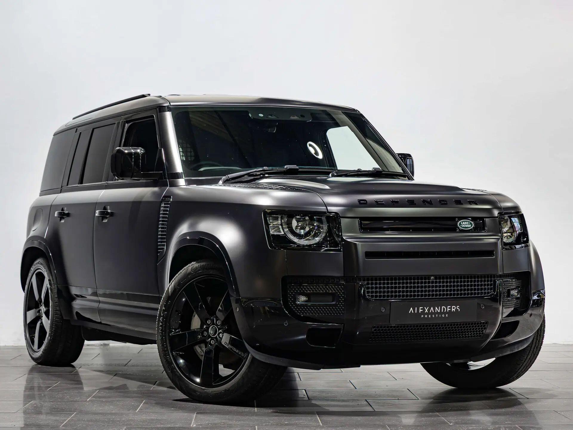Land Rover Defender 110 view 8
