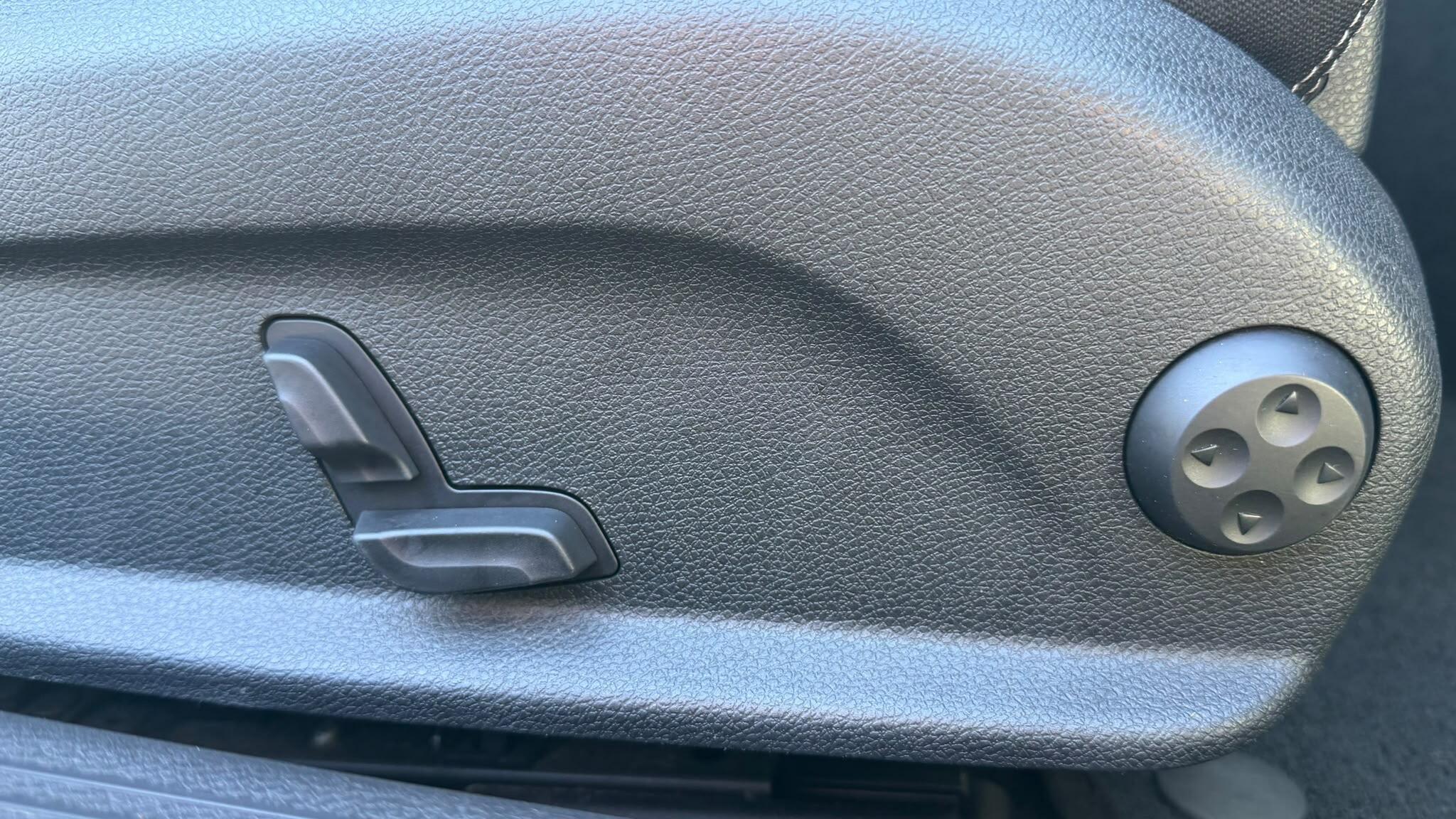 Mercedes-Benz C-Class view 25
