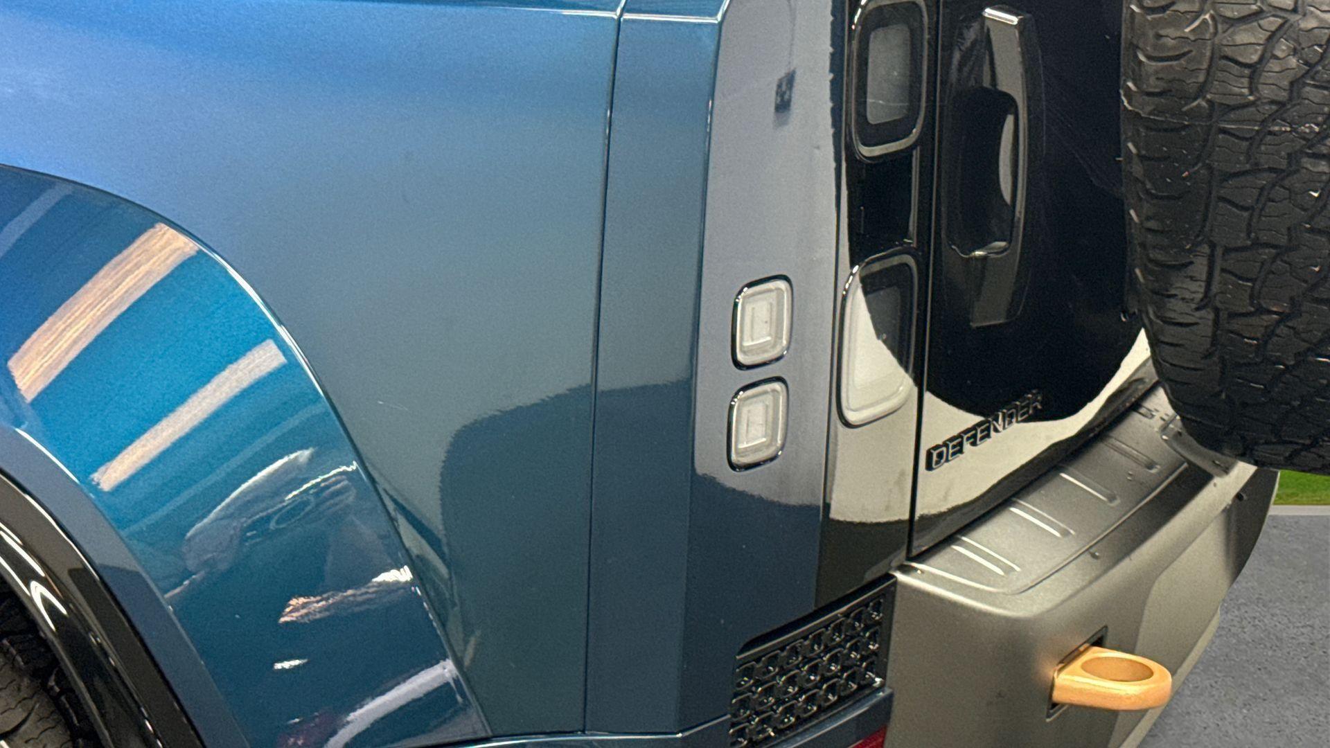 Land Rover Defender view 19