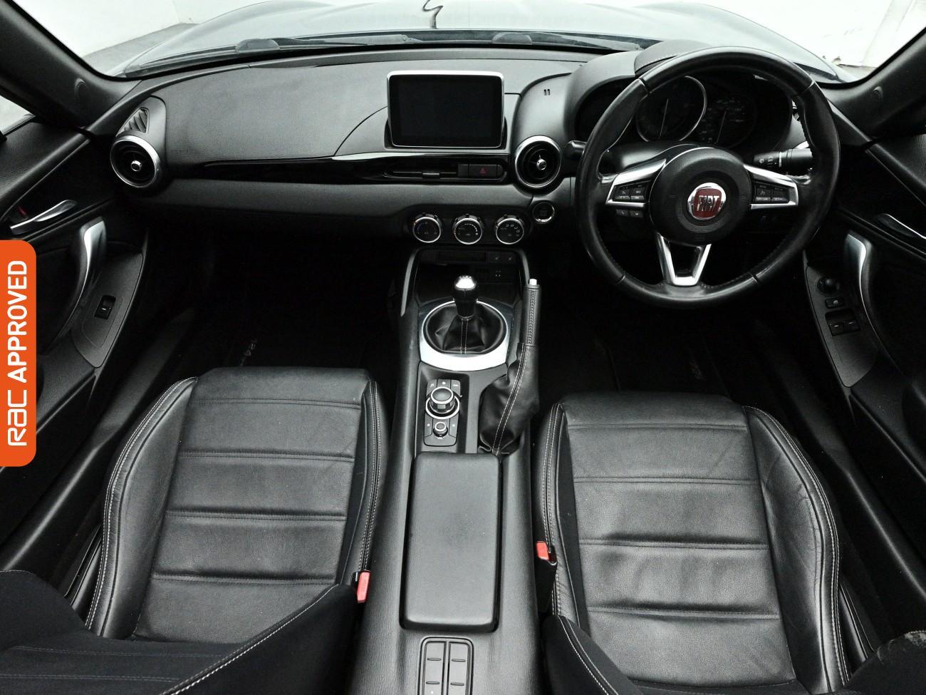 Fiat 124 Spider view 2