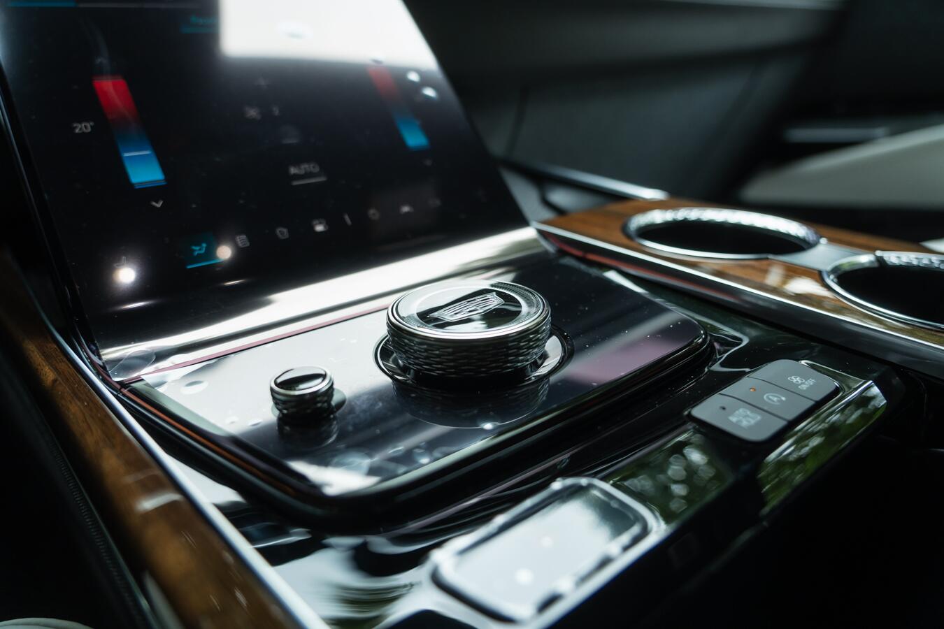 Cadillac Escalade view 39