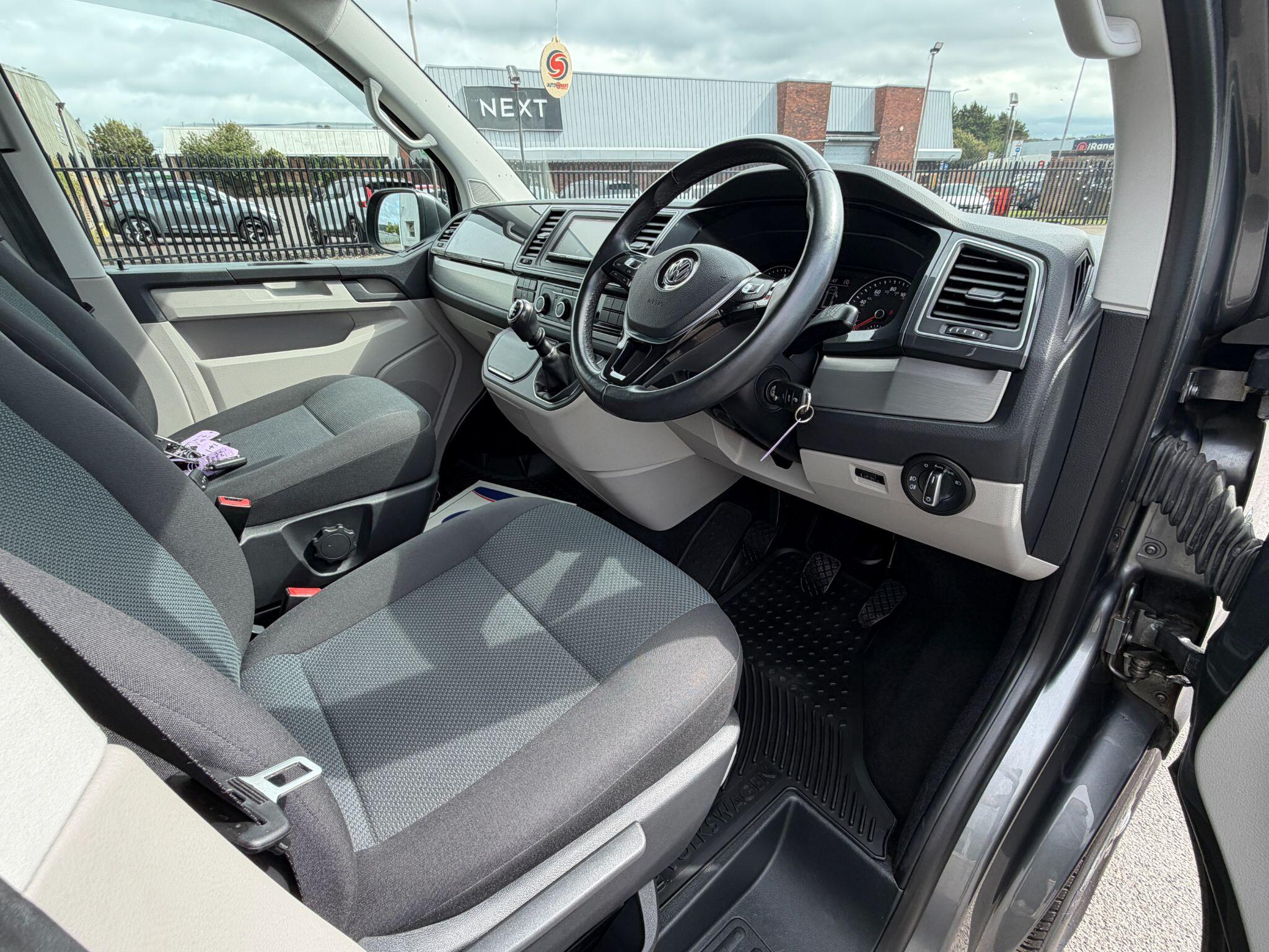Volkswagen Transporter view 10
