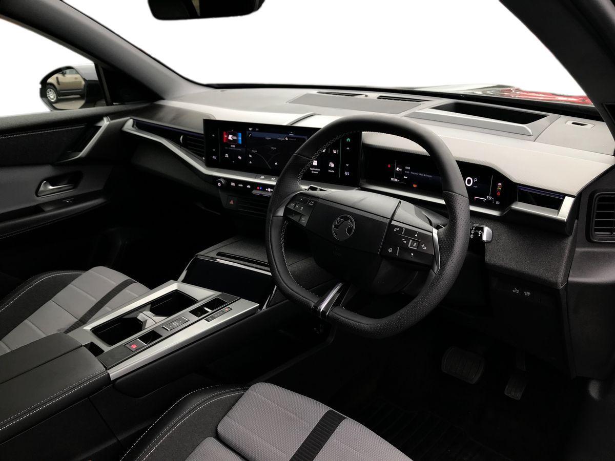 Vauxhall Grandland view 3