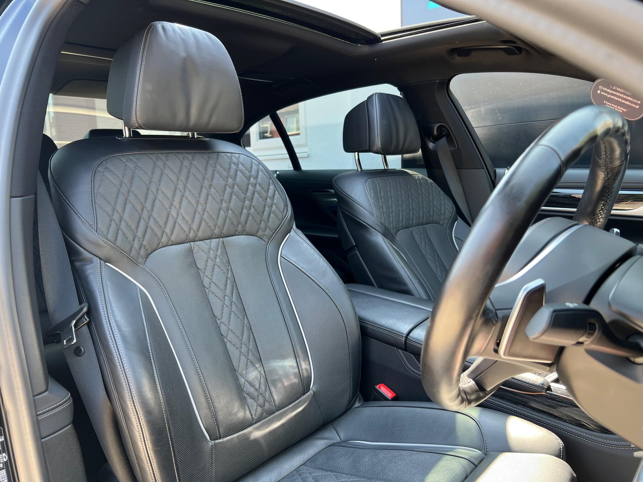 BMW 7 Series view 39