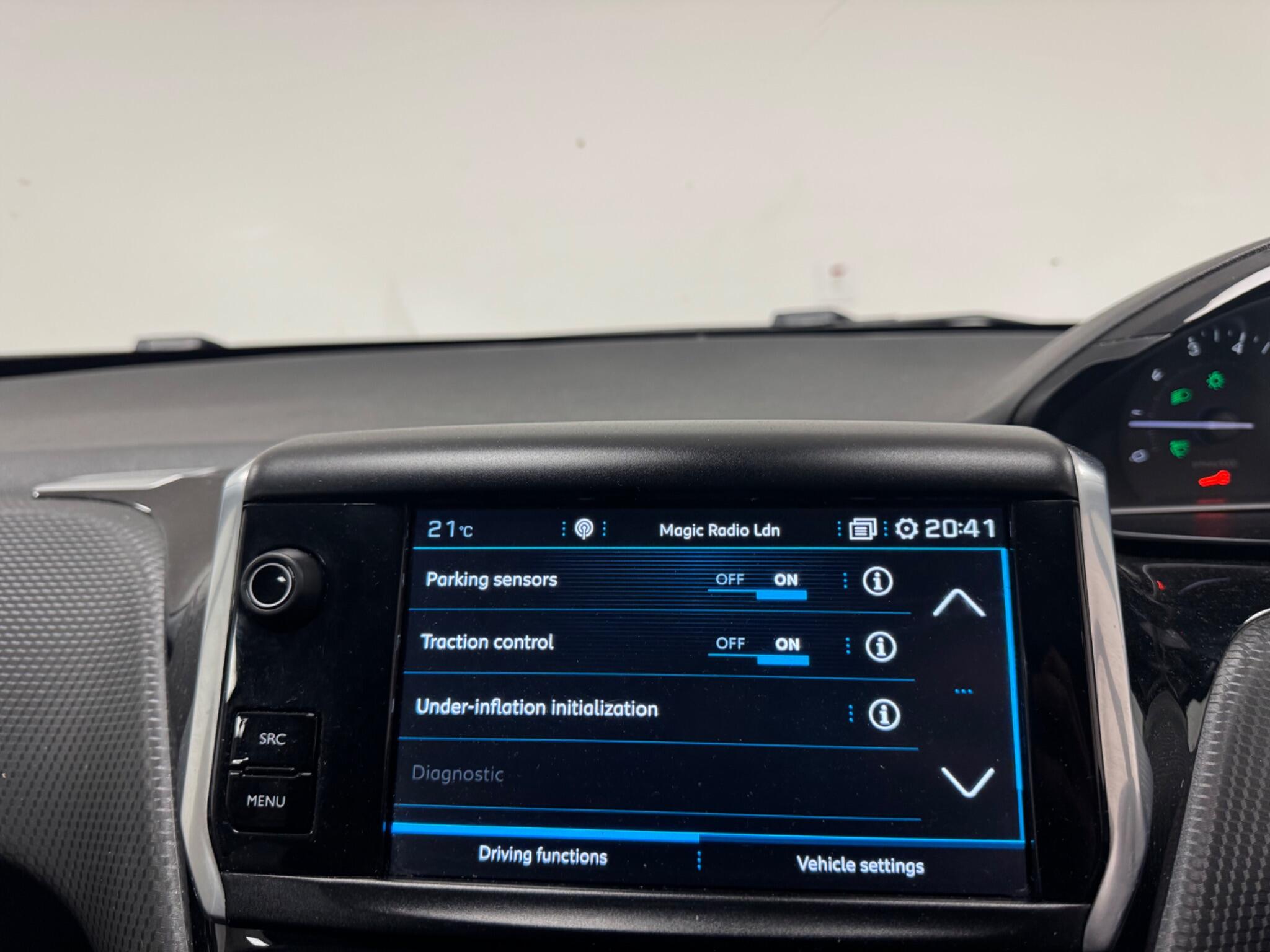 Peugeot 208 view 17