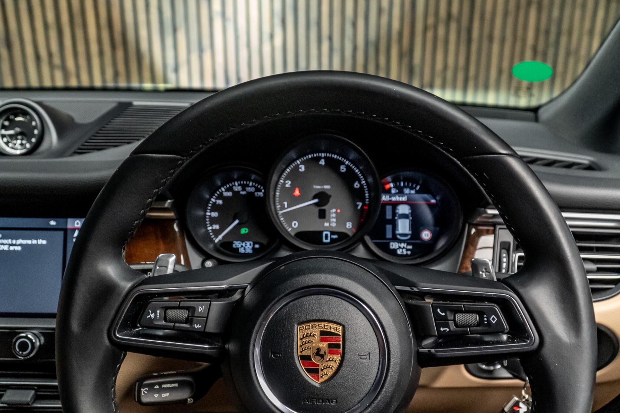 Porsche Macan view 33