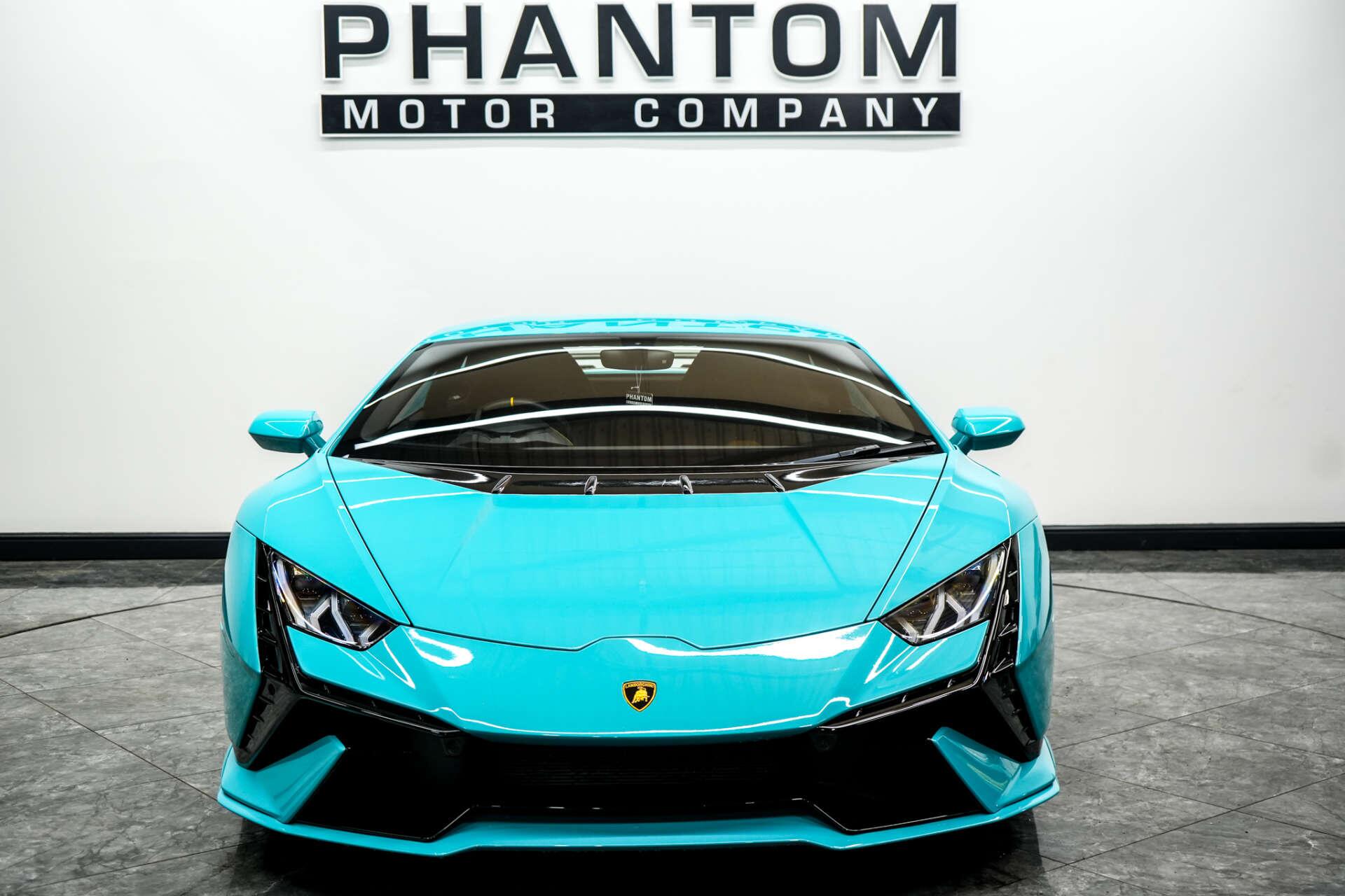Lamborghini Huracan view 2