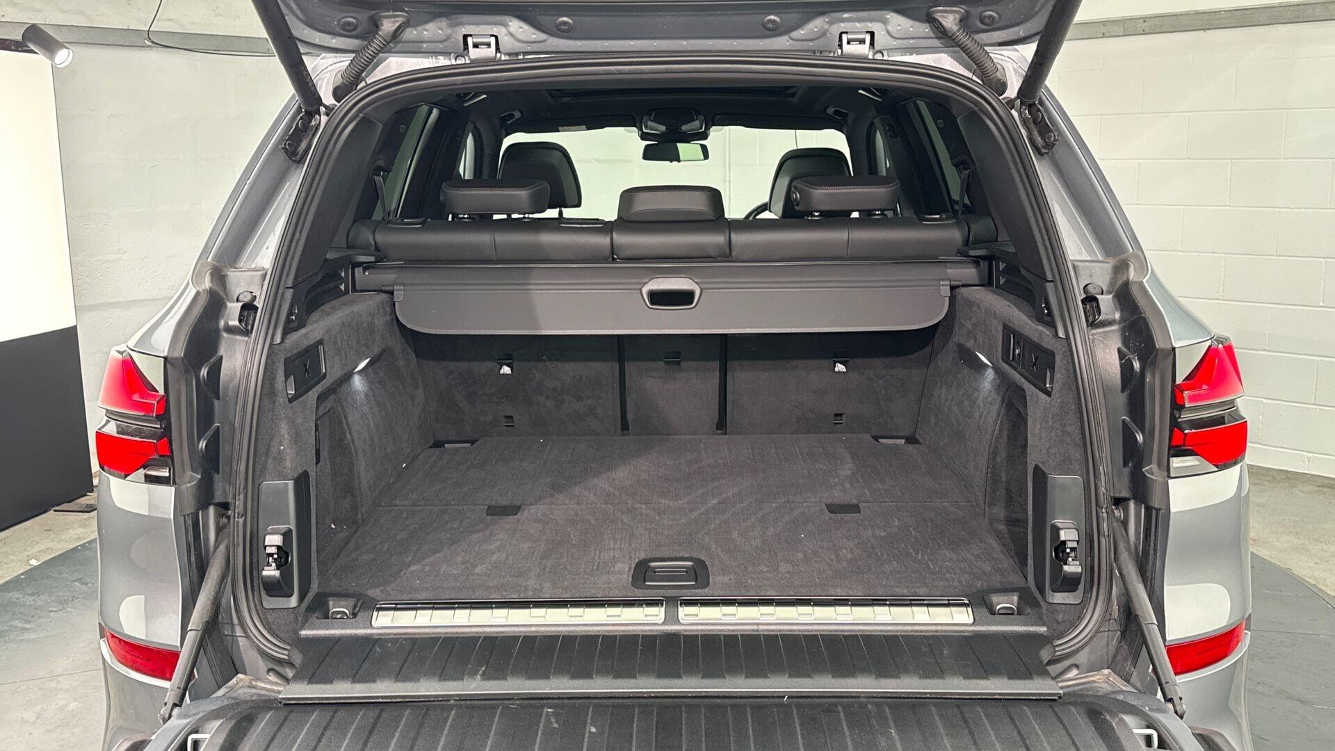 BMW X5 view 13