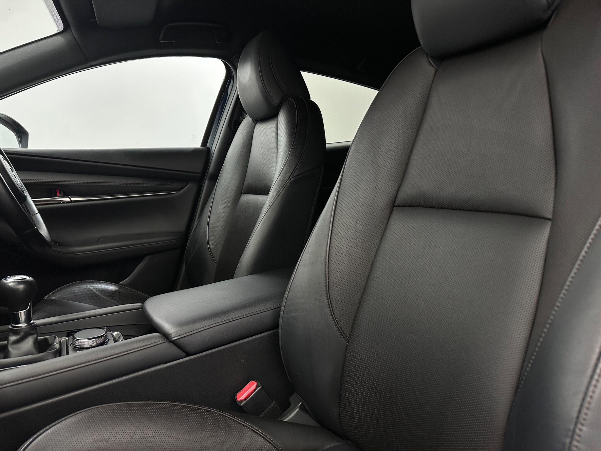 Mazda Mazda3 view 35