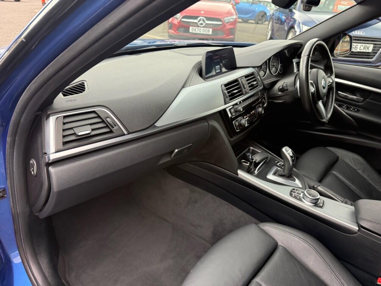 BMW 3 Series view 33