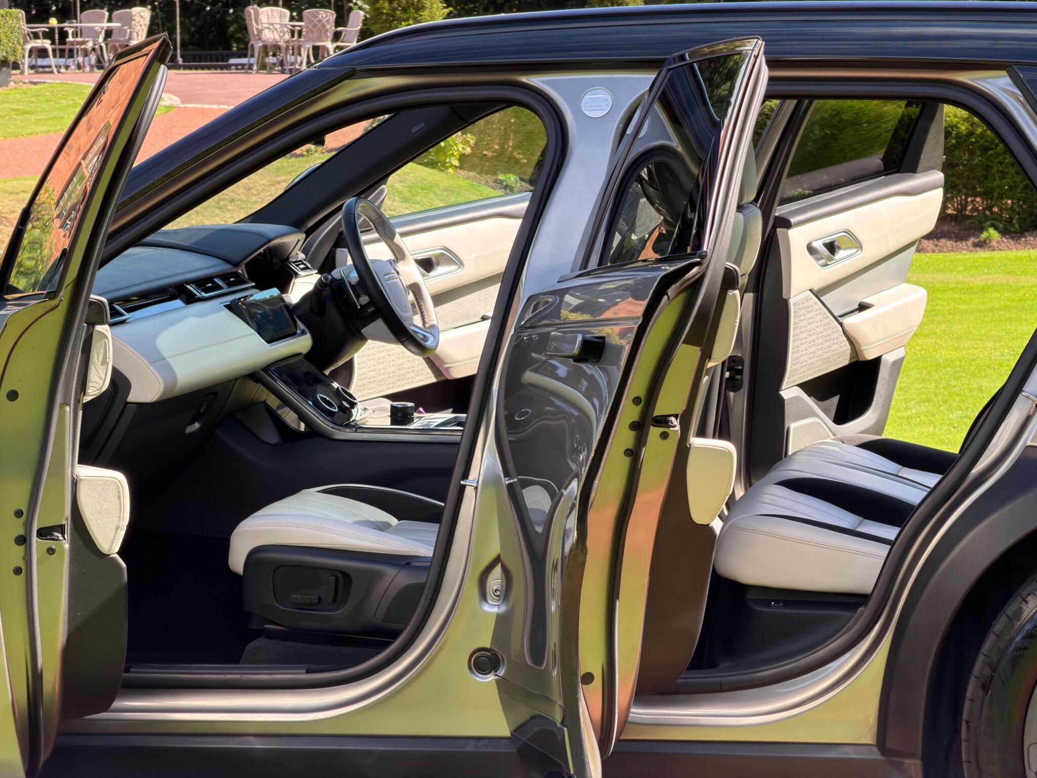 Land Rover Range Rover Velar view 10
