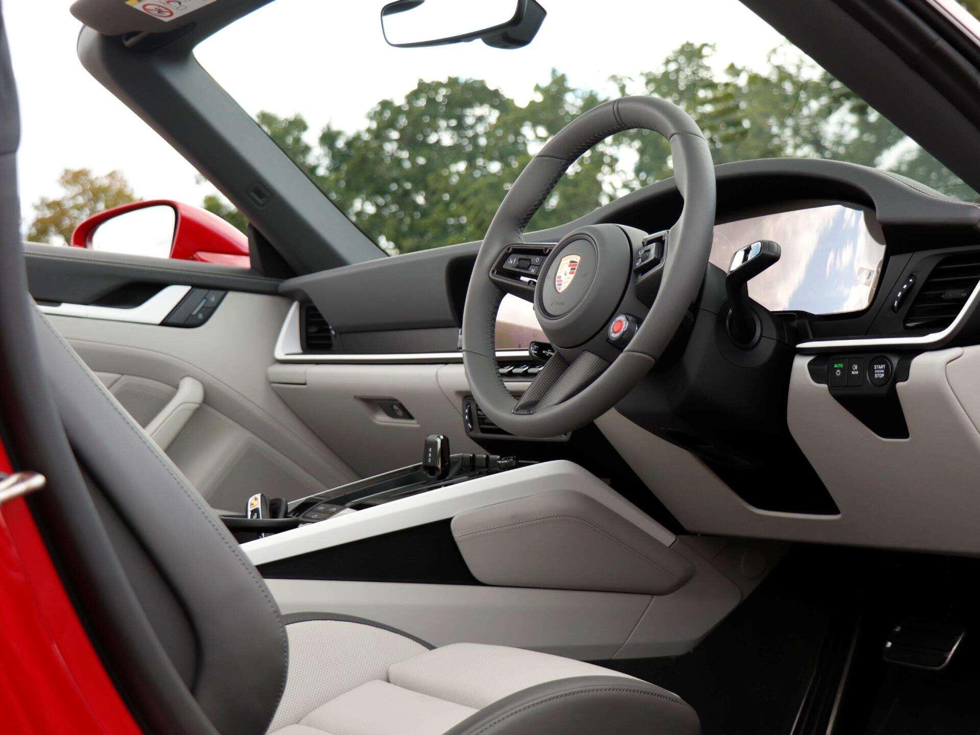 Porsche 911 view 11
