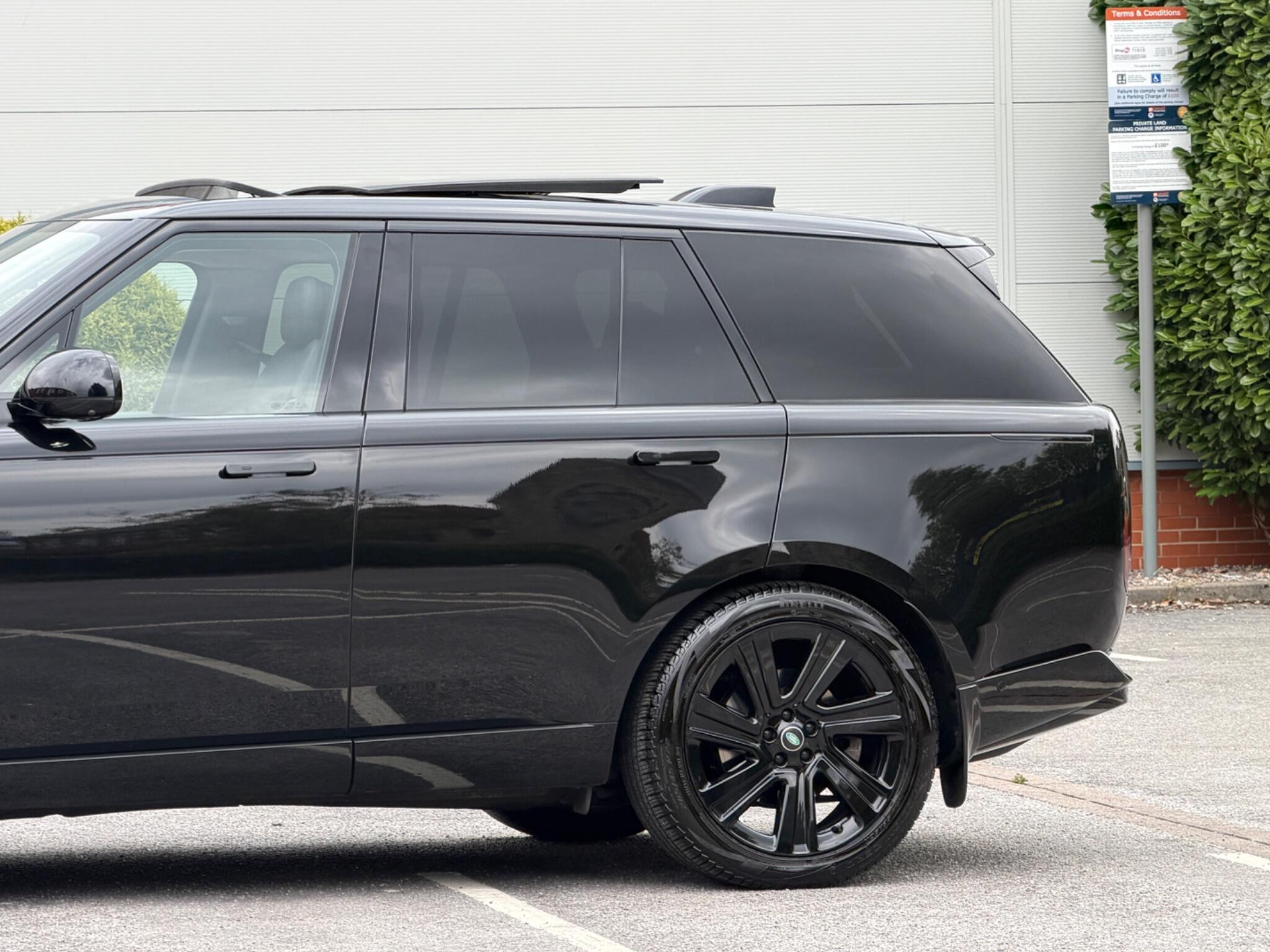 Land Rover Range Rover view 18
