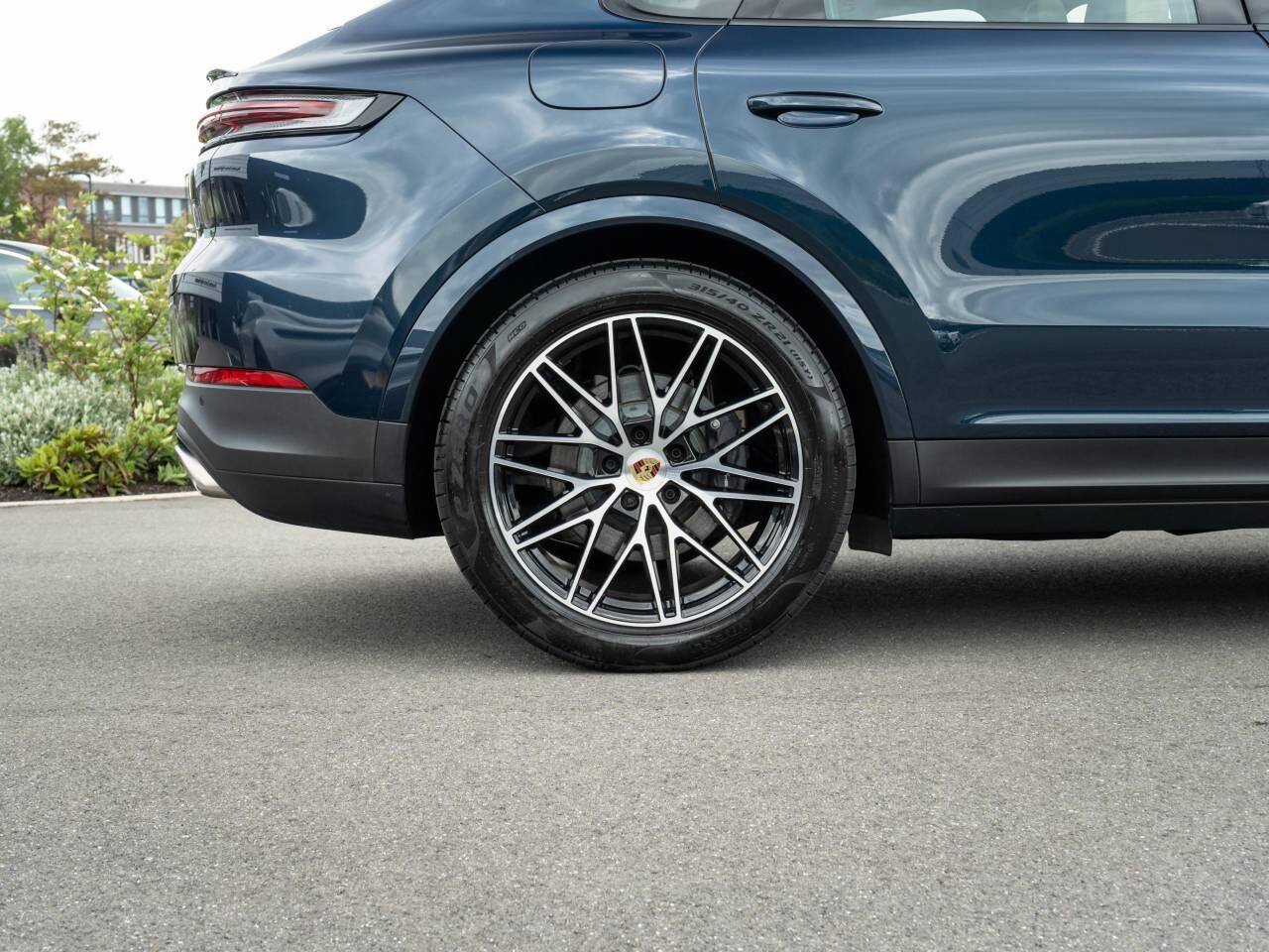 Porsche Cayenne view 12