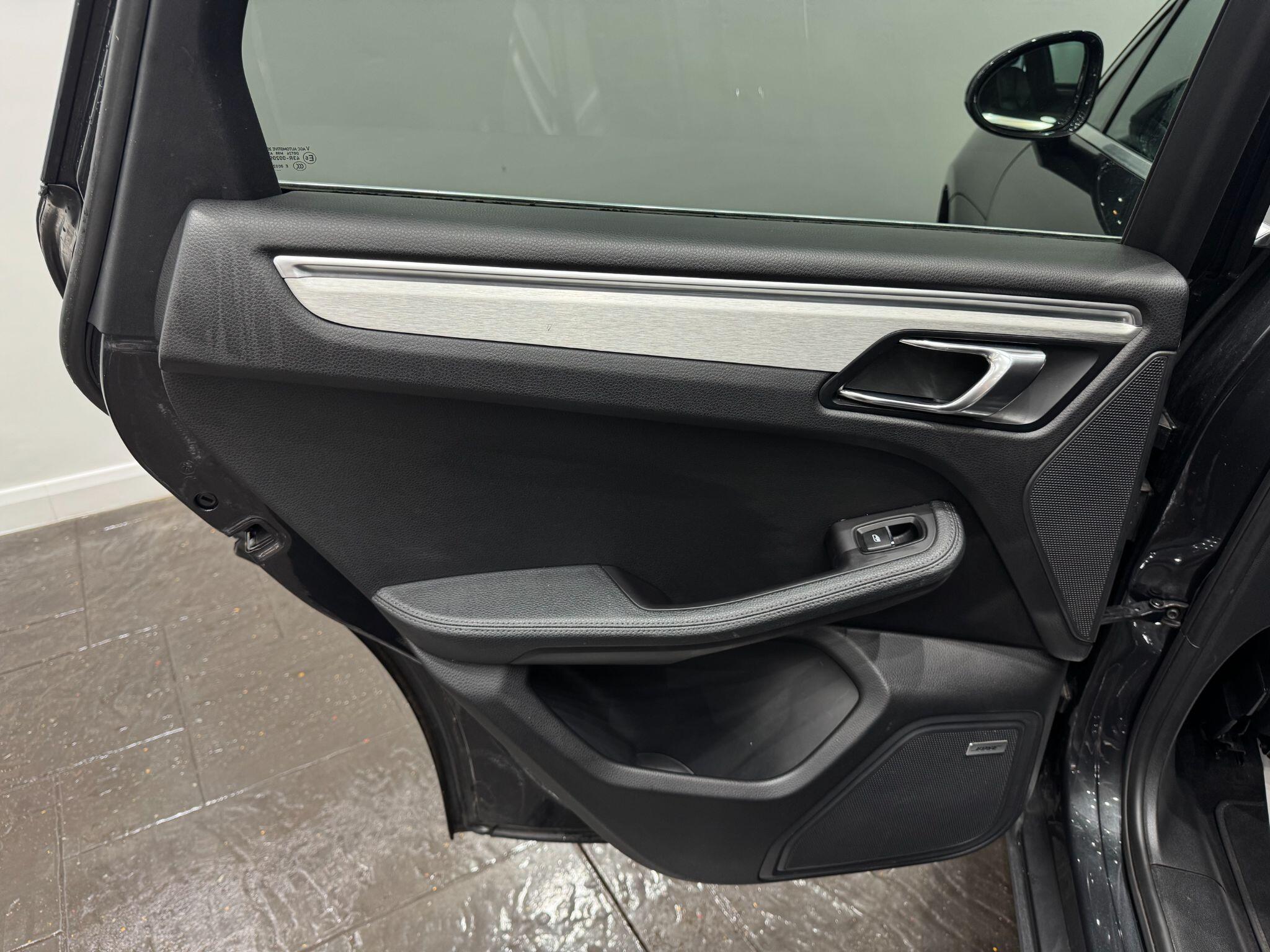 Porsche Macan view 60
