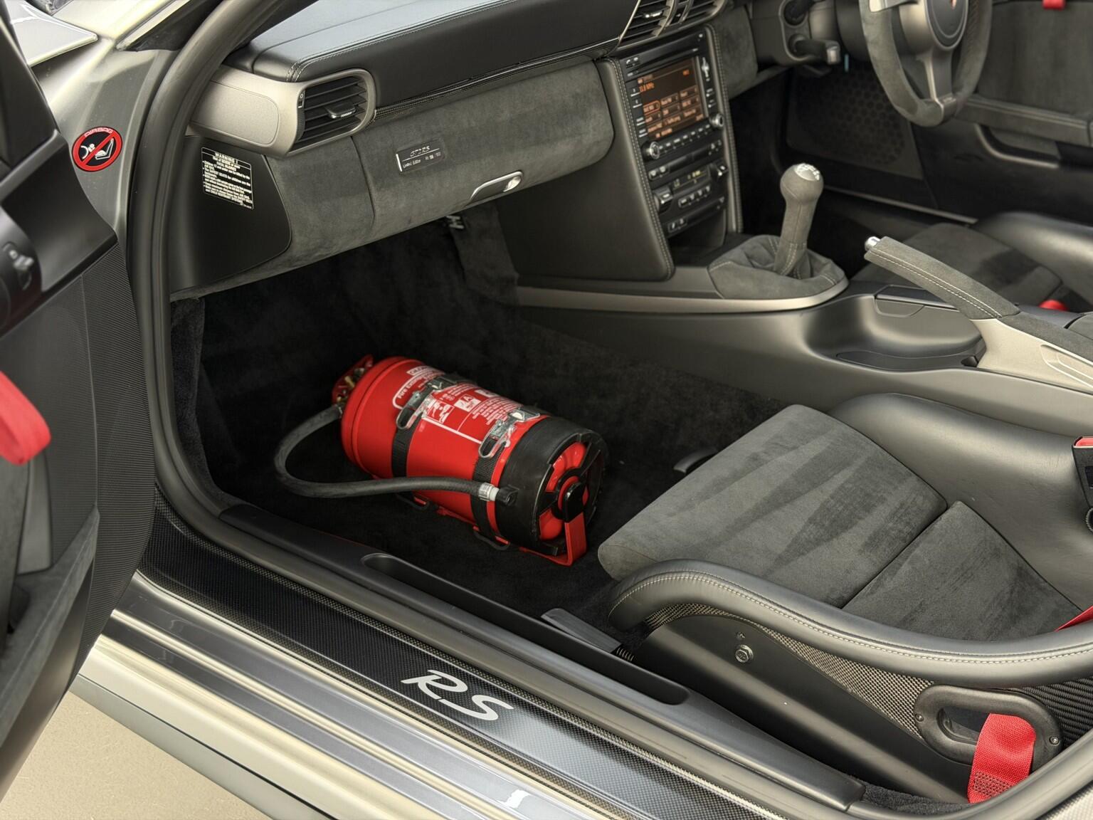 Porsche 911 view 64