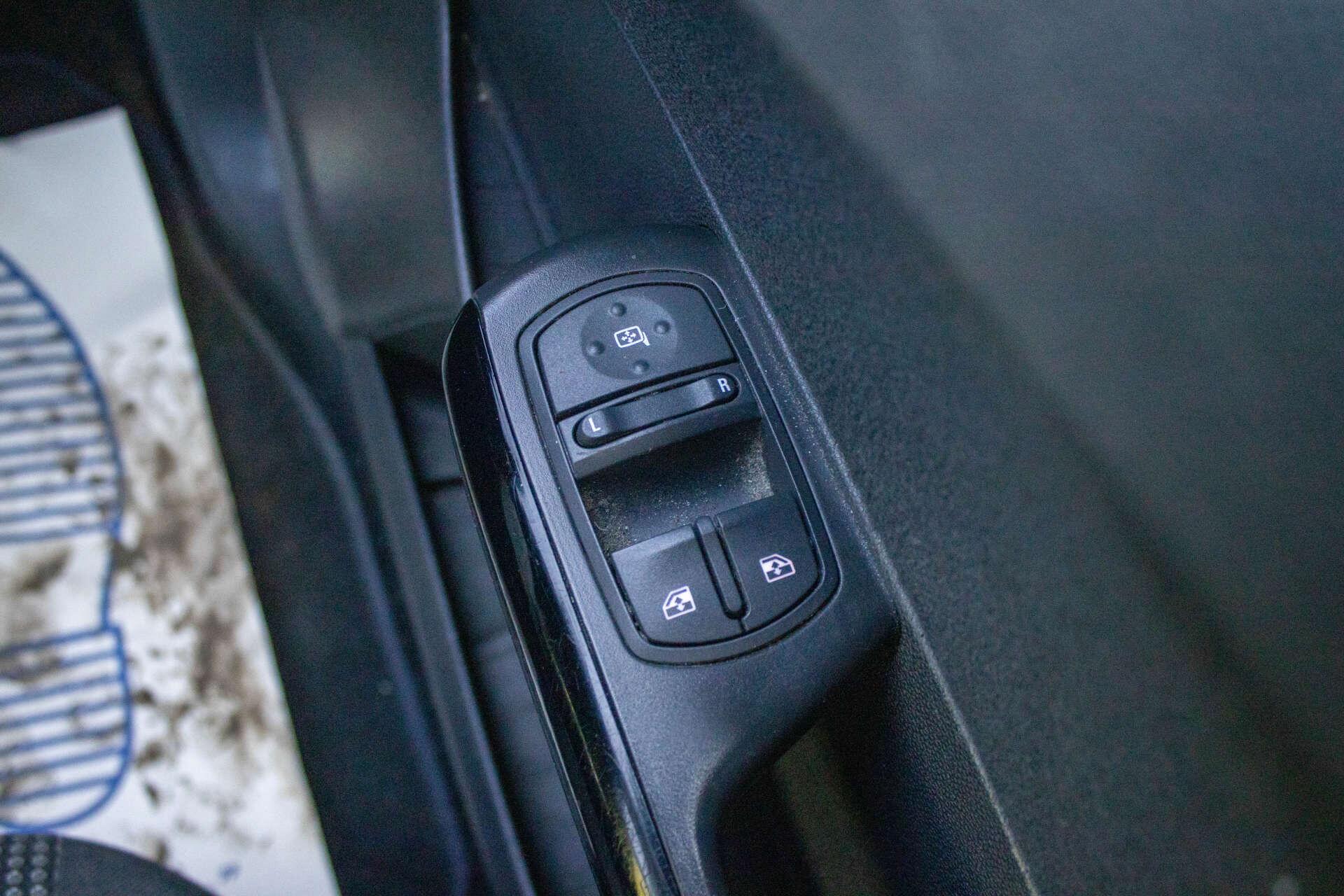 Vauxhall Corsa view 19